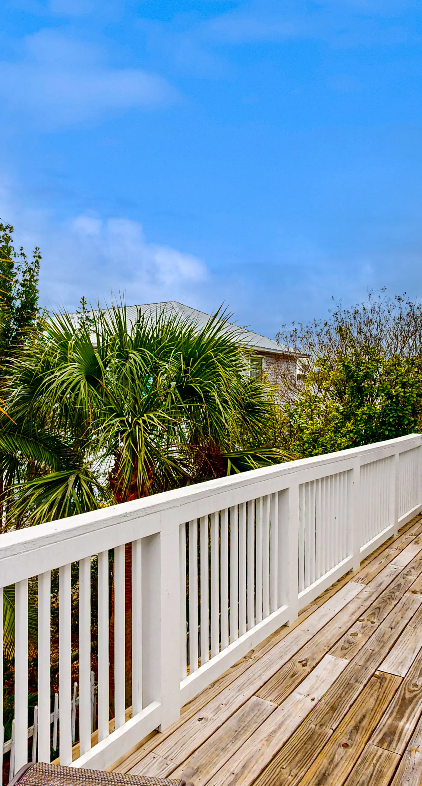 Steps to beach & community pool, dog-friendly, great location