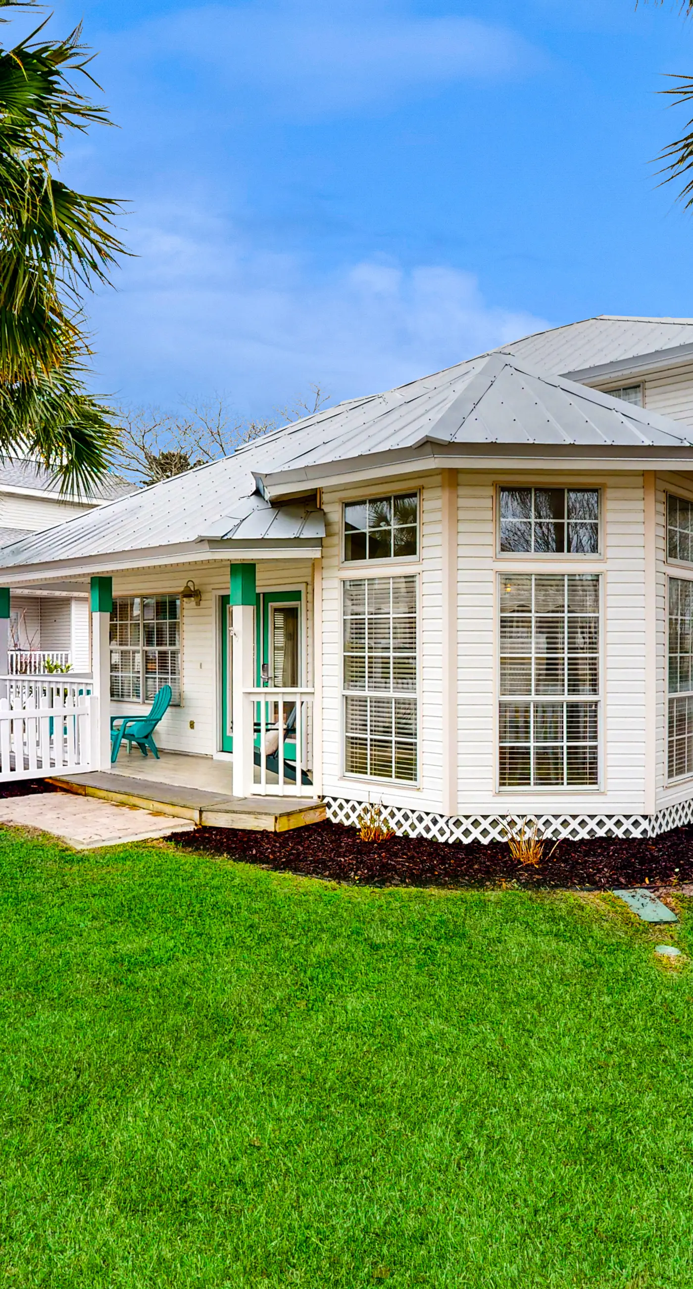 Steps to beach & community pool, dog-friendly, great location