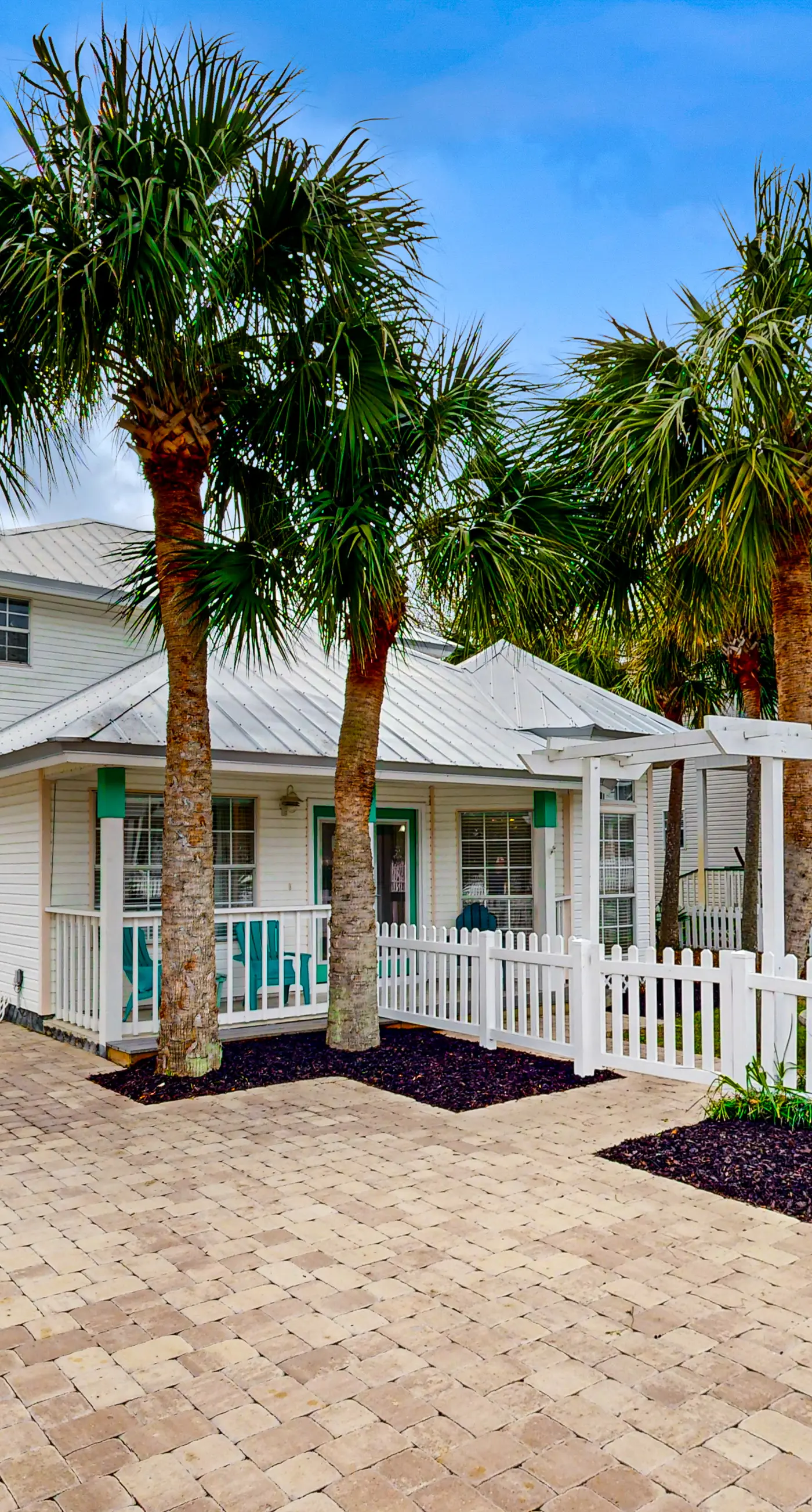 Steps to beach & community pool, dog-friendly, great location