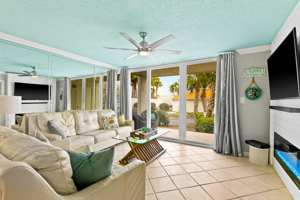 1st-floor condo near the beach with outdoor pool, tennis court & furnished patio