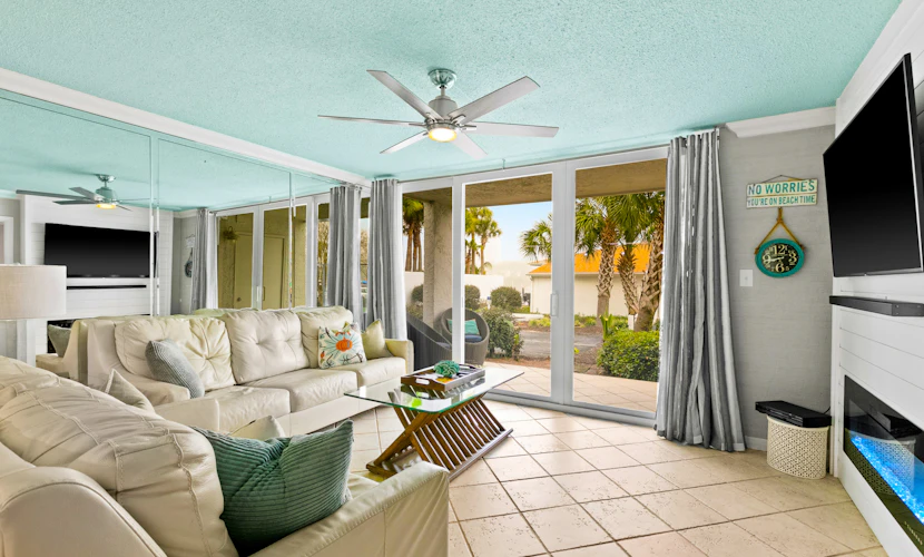 1st-floor condo near the beach with outdoor pool, tennis court & furnished patio