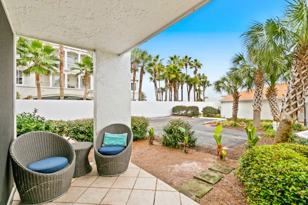 1st-floor condo near the beach with outdoor pool, tennis court & furnished patio