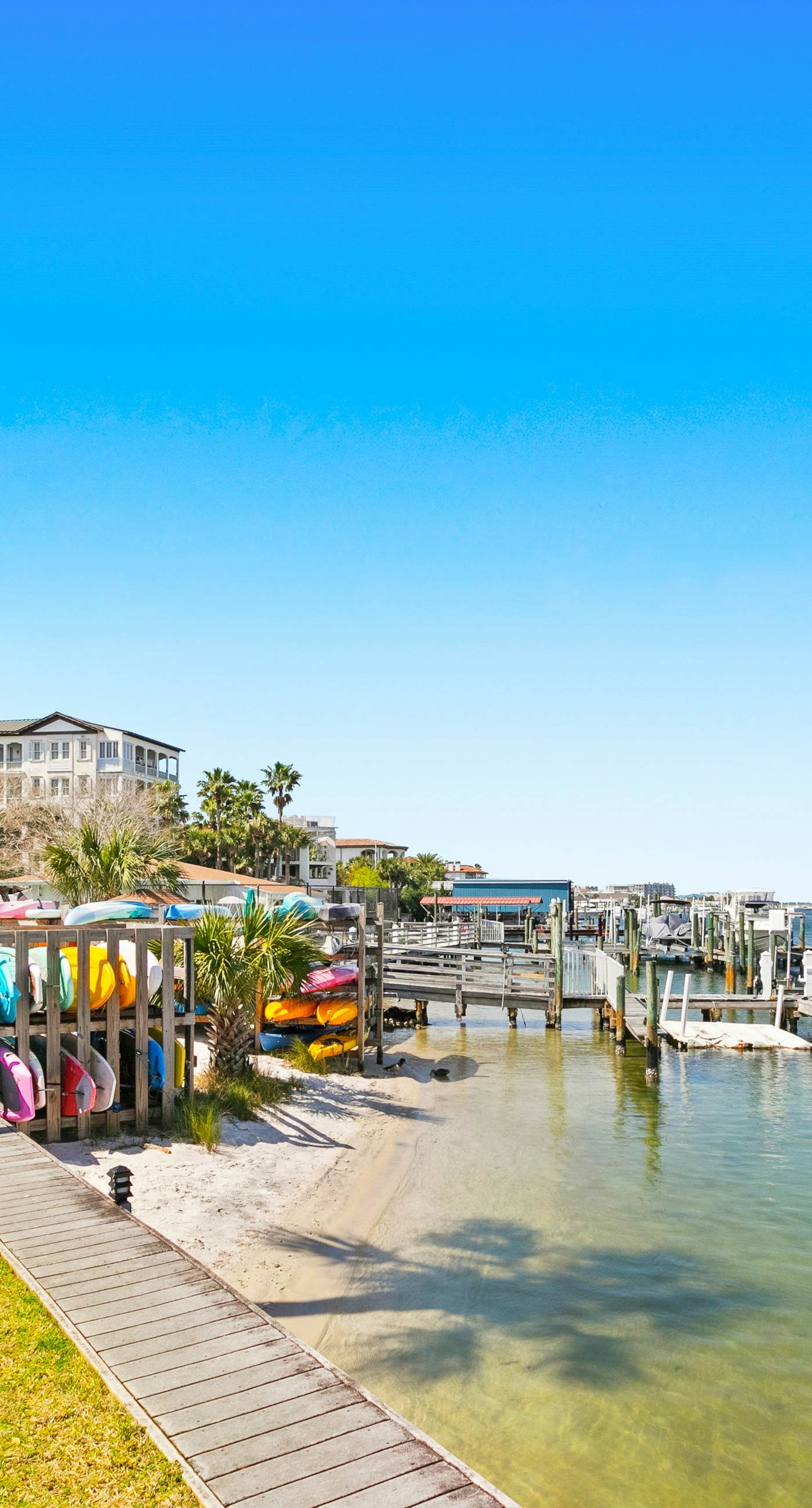 1st-floor condo near the beach with outdoor pool, tennis court & furnished patio