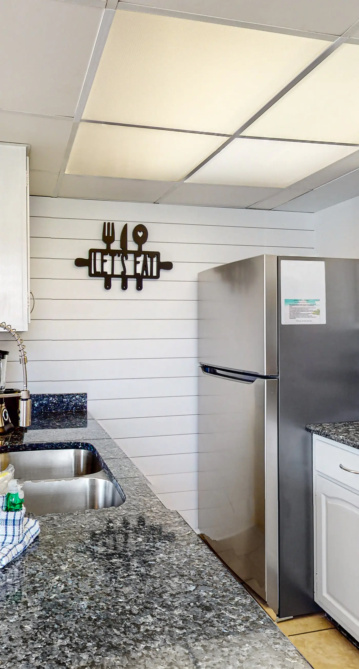 Coastal condo with pool, hot tub, tennis & golf access - dog-friendly