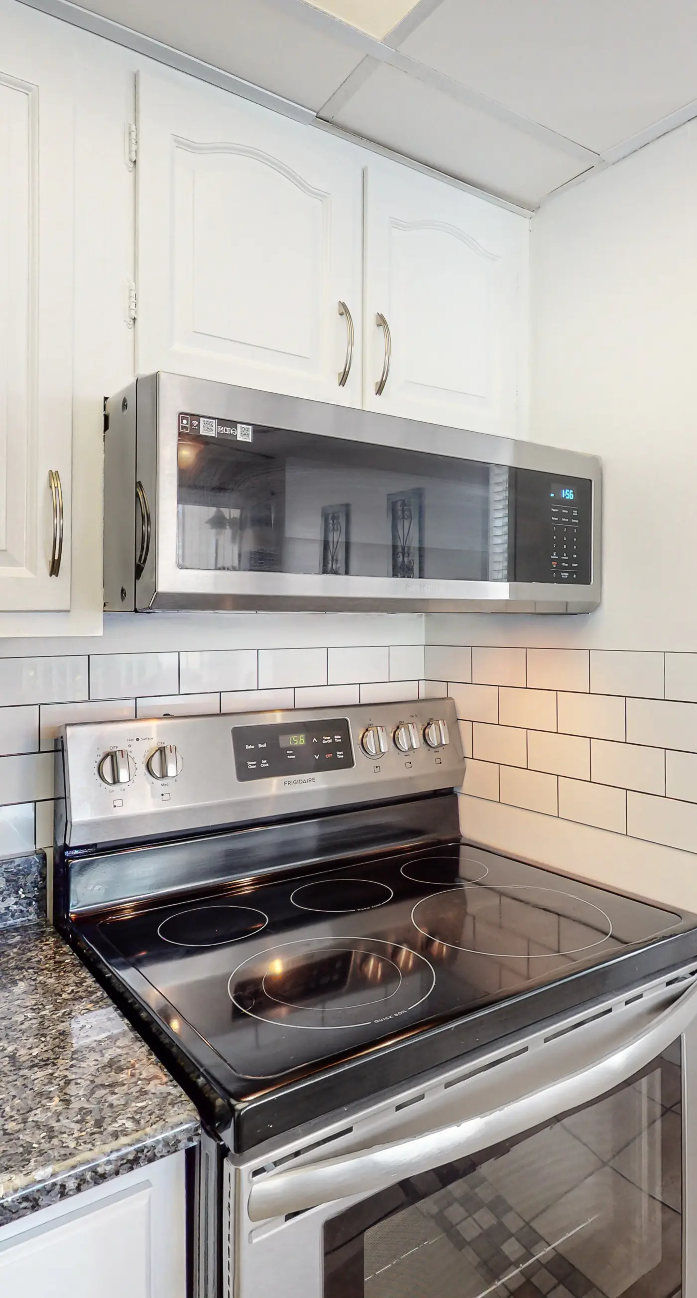 Coastal condo with pool, hot tub, tennis & golf access - dog-friendly