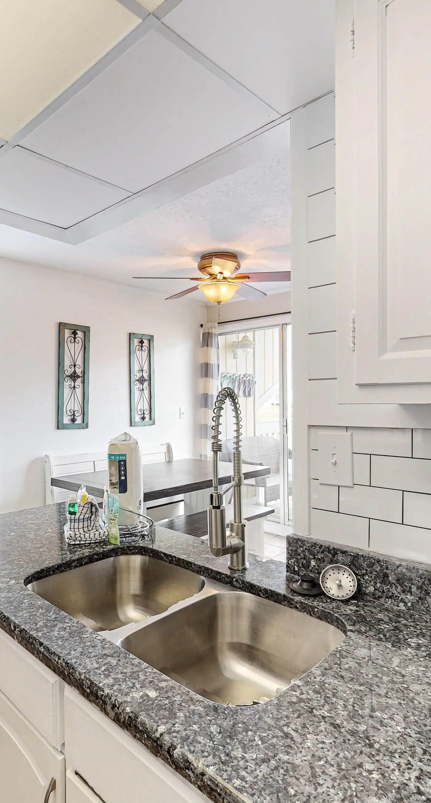 Coastal condo with pool, hot tub, tennis & golf access - dog-friendly