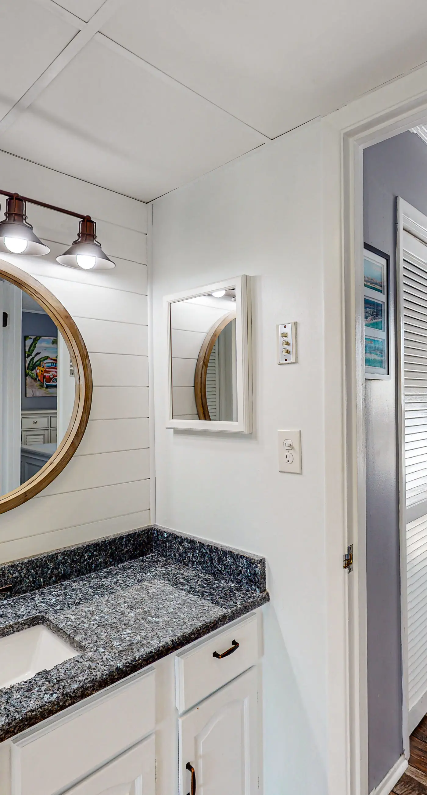 Coastal condo with pool, hot tub, tennis & golf access - dog-friendly