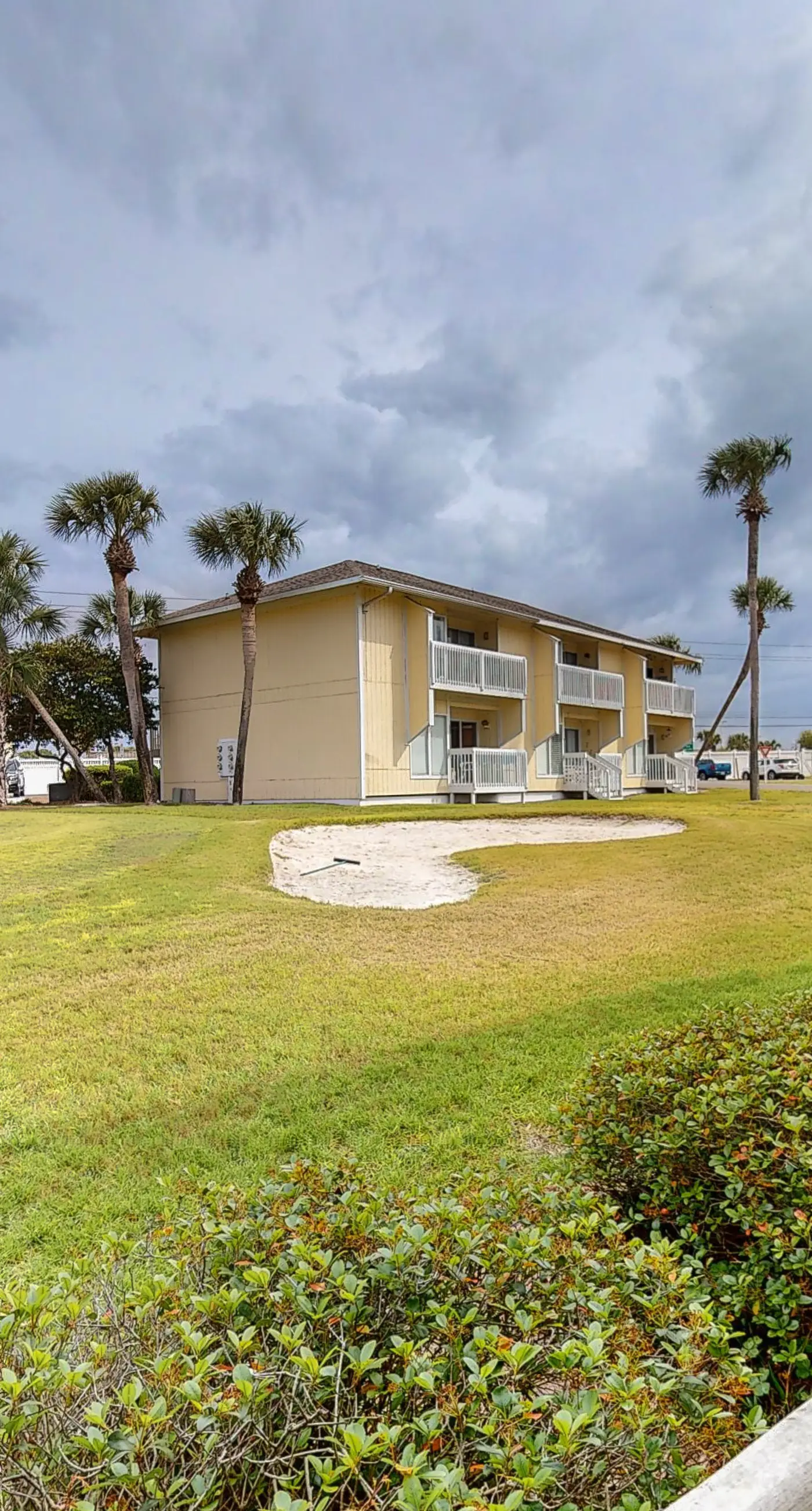 Coastal condo with pool, hot tub, tennis & golf access - dog-friendly