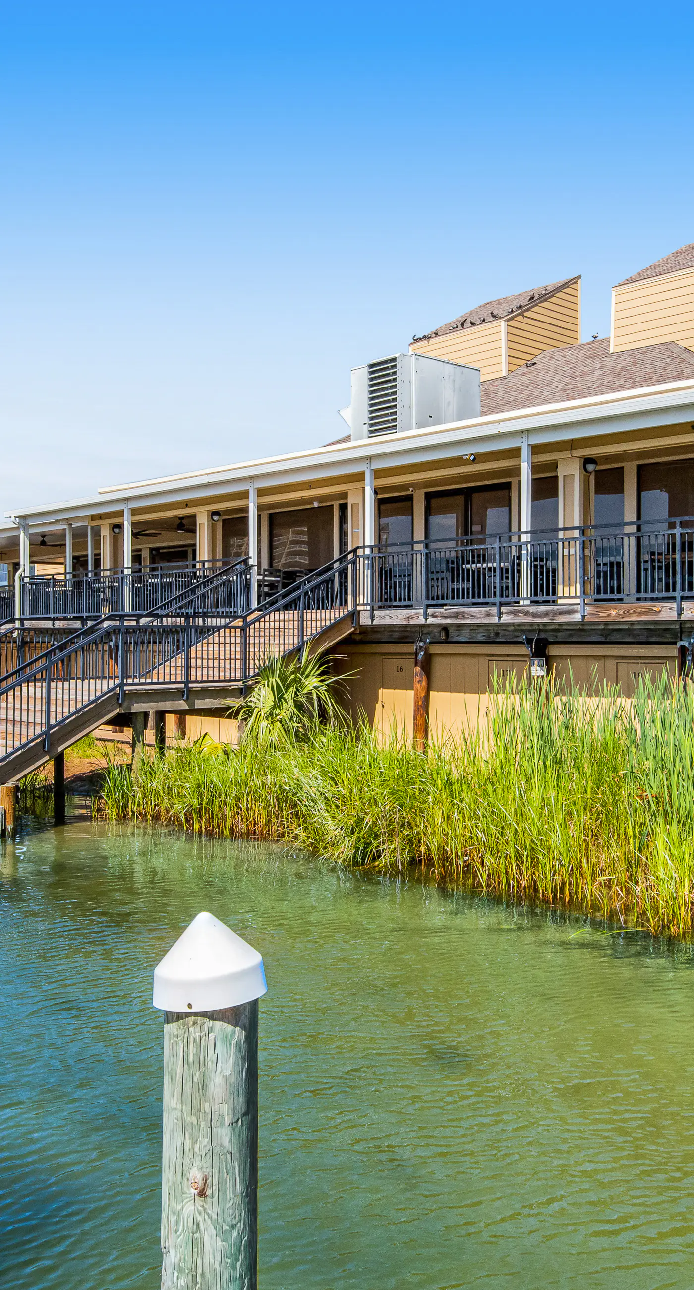 Coastal condo with pool, hot tub, tennis & golf access - dog-friendly