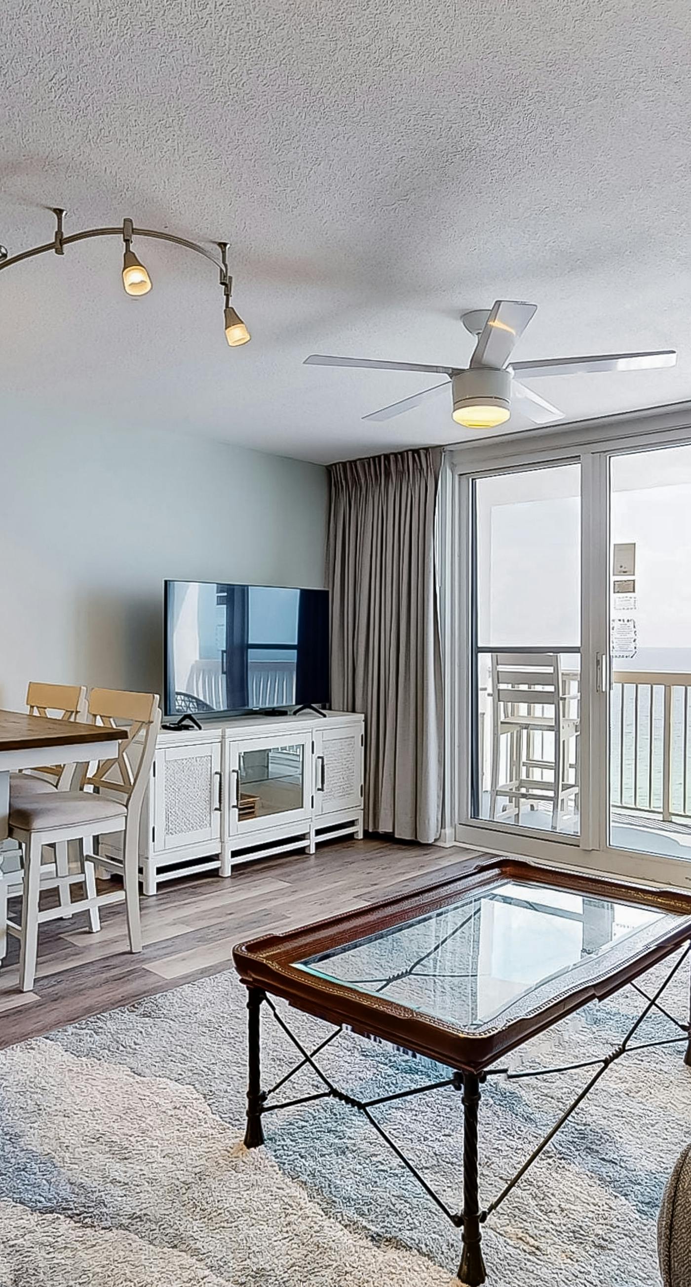 Gulf-front condo with pools, hot tubs, gym, beach access & scenic balcony