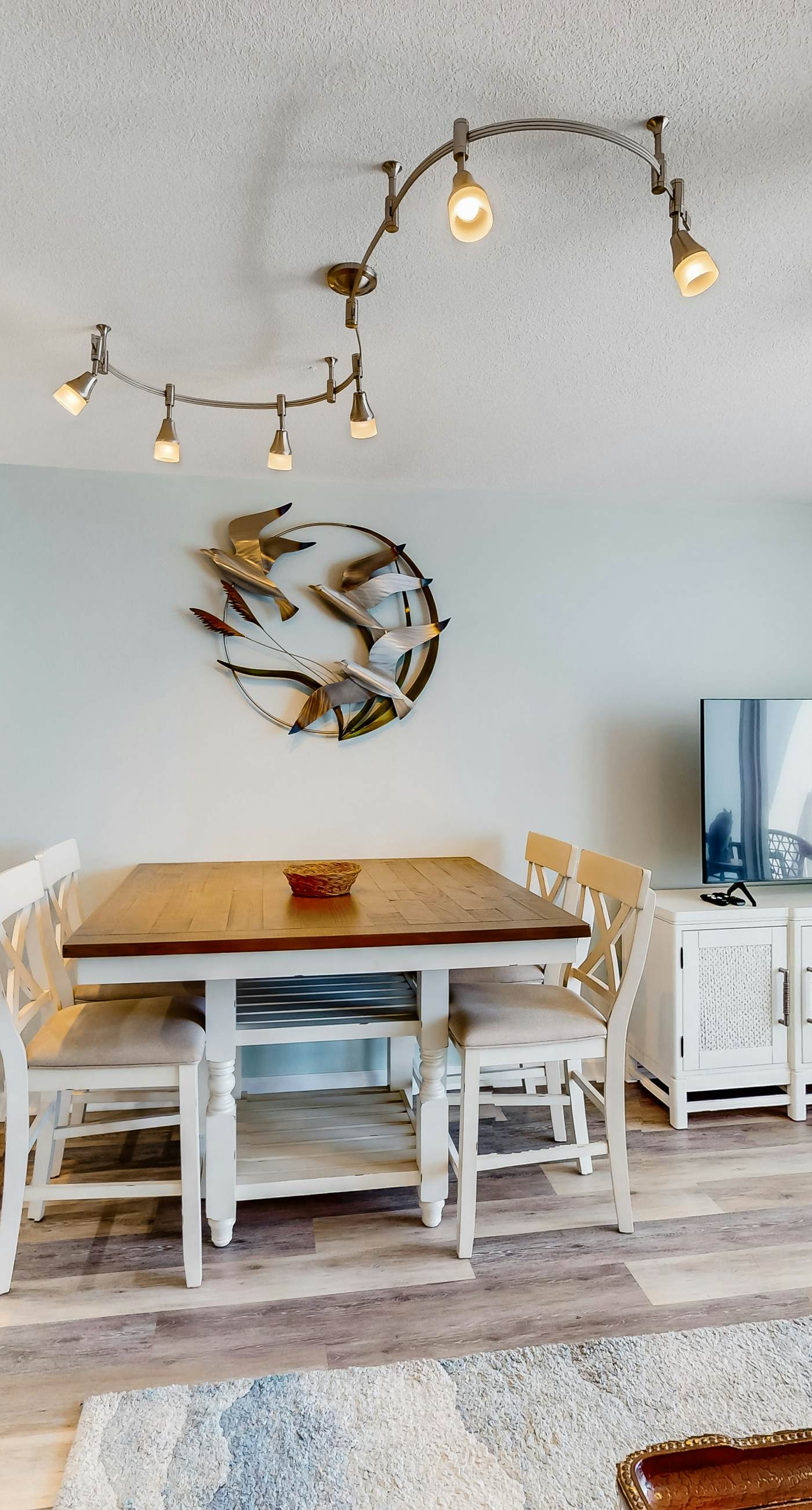 Gulf-front condo with pools, hot tubs, gym, beach access & scenic balcony