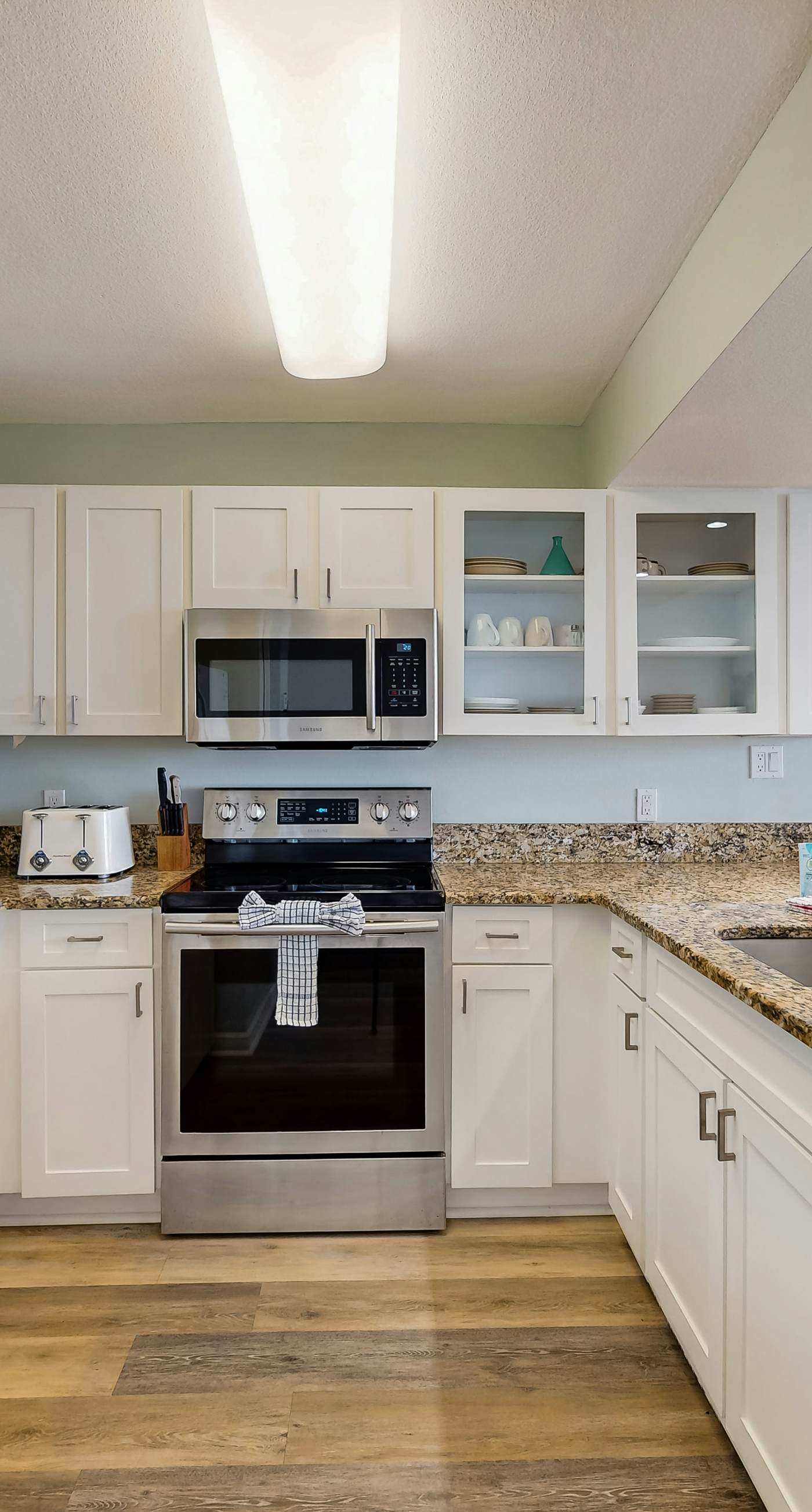 Gulf-front condo with pools, hot tubs, gym, beach access & scenic balcony