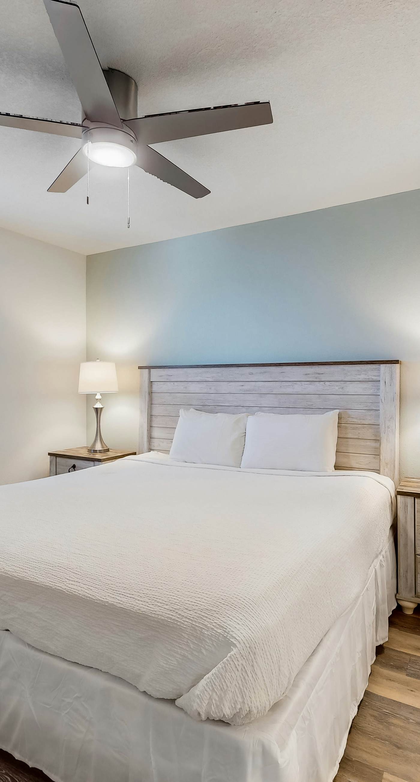 Gulf-front condo with pools, hot tubs, gym, beach access & scenic balcony