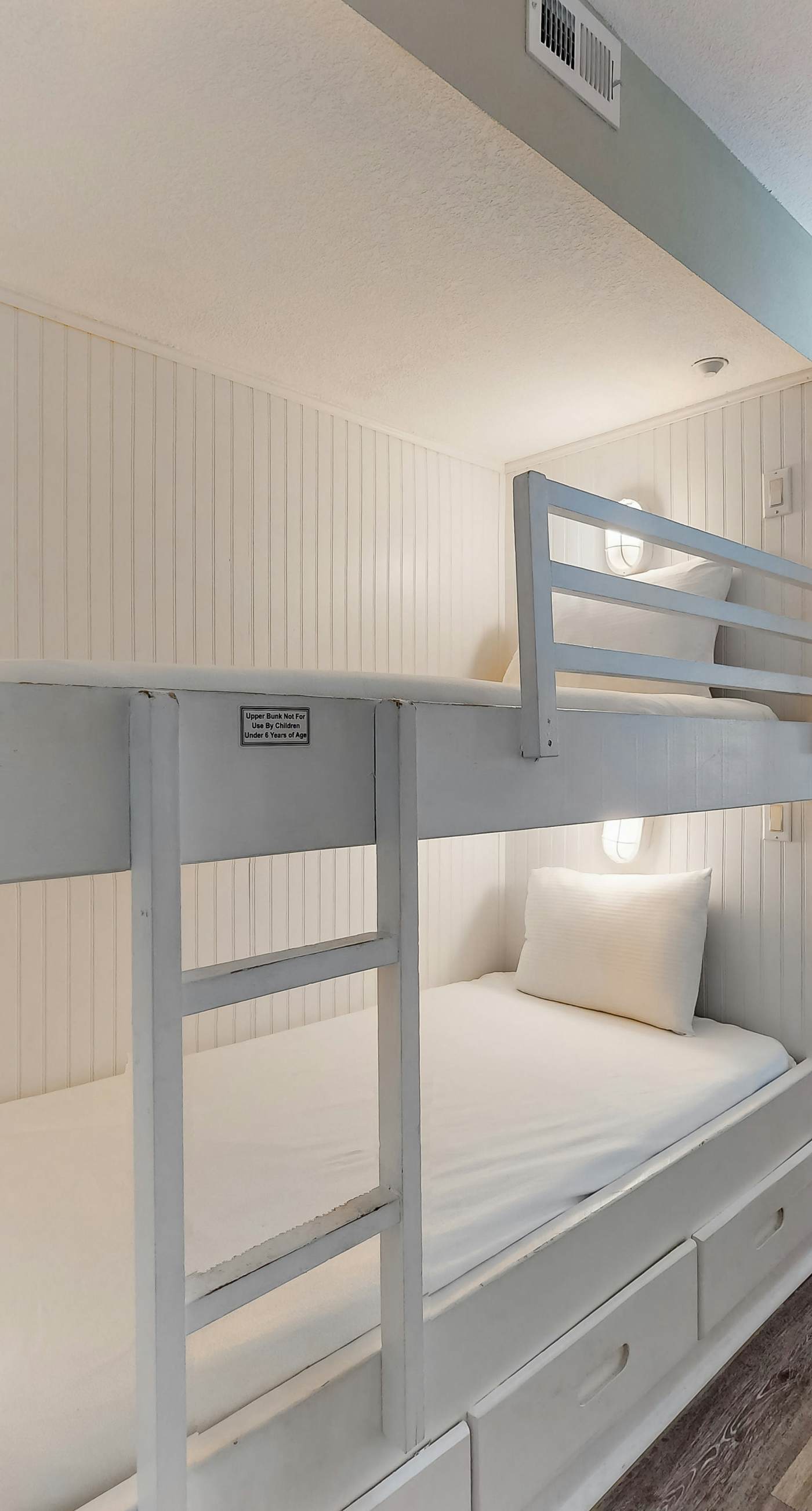 Gulf-front condo with pools, hot tubs, gym, beach access & scenic balcony