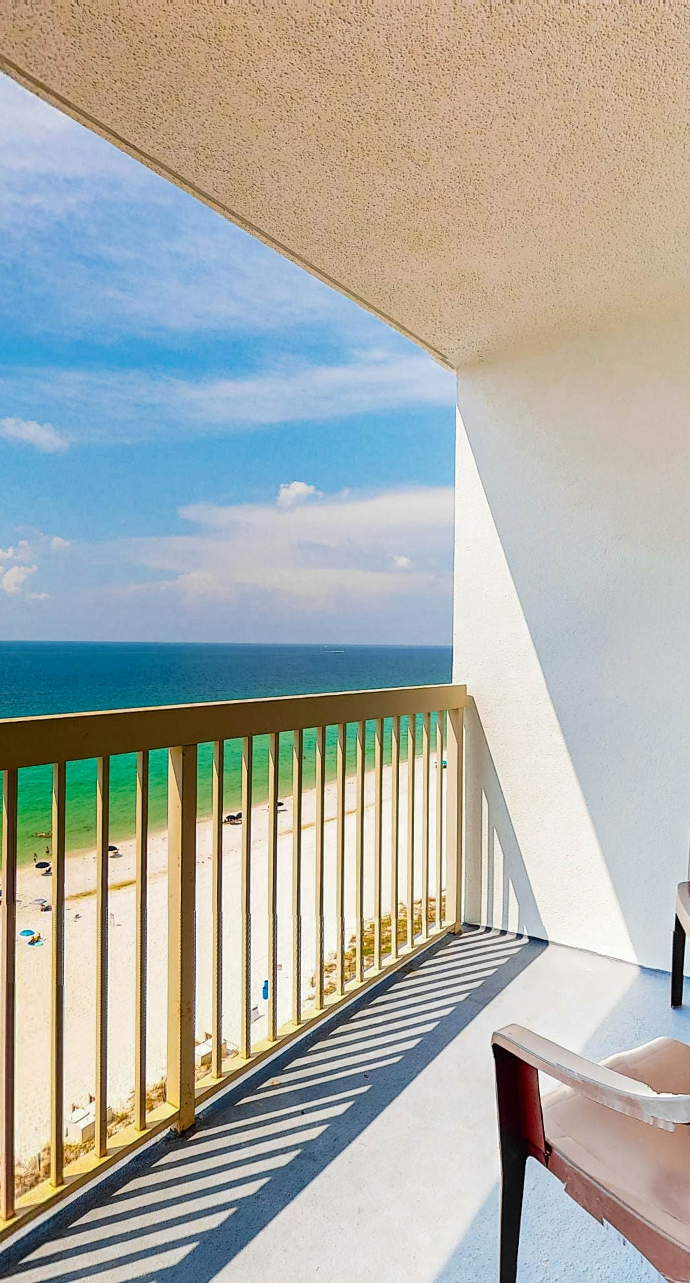 Gulf-front condo with pools, hot tubs, gym, beach access & scenic balcony