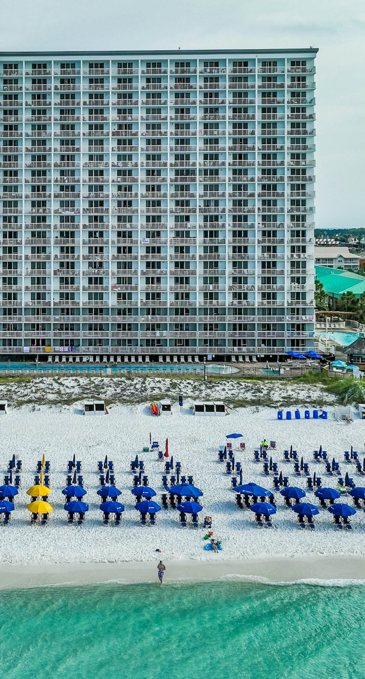 Gulf-front condo with pools, hot tubs, gym, beach access & scenic balcony