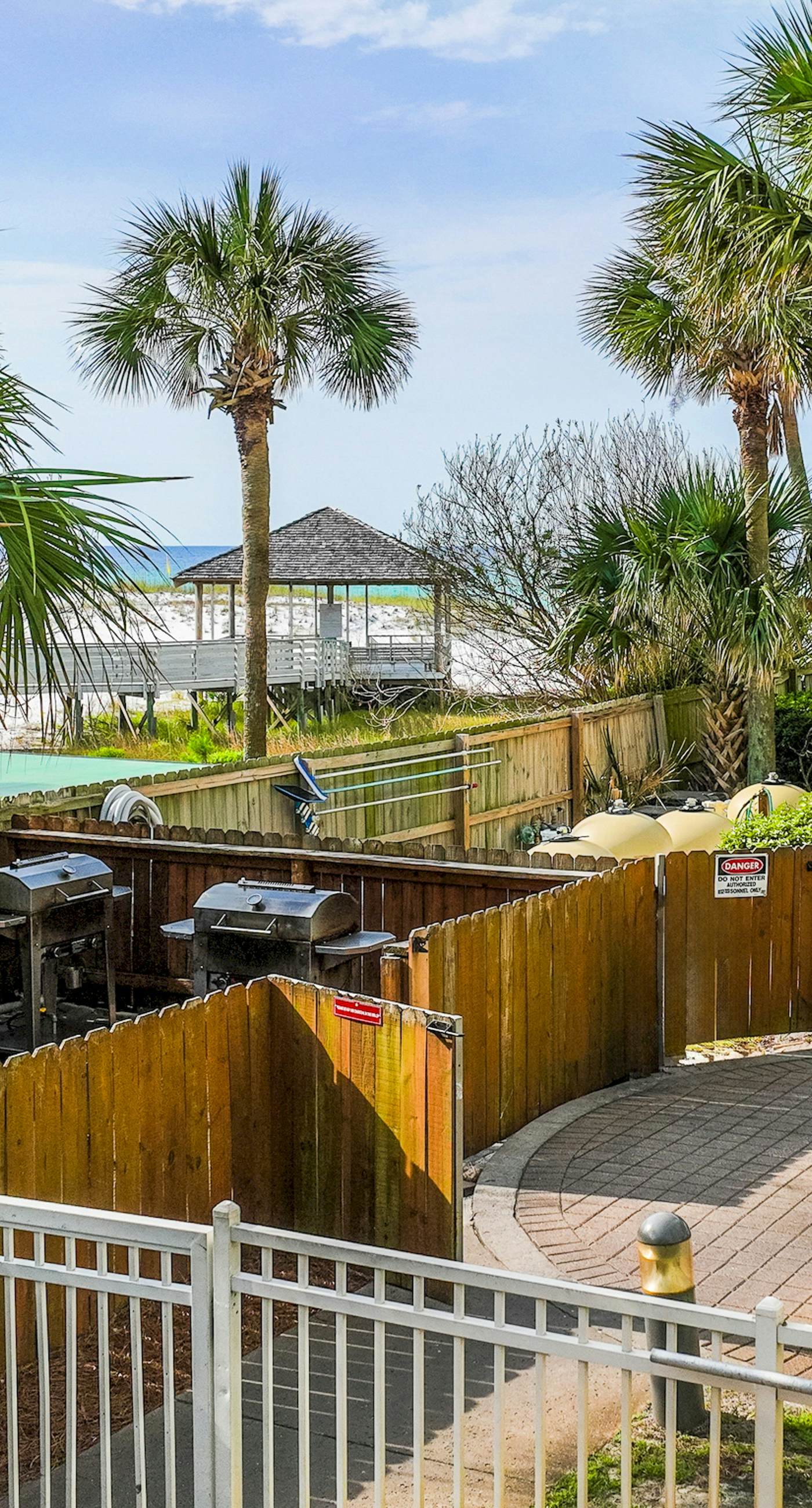 Gulf-front condo with pools, hot tubs, gym, beach access & scenic balcony