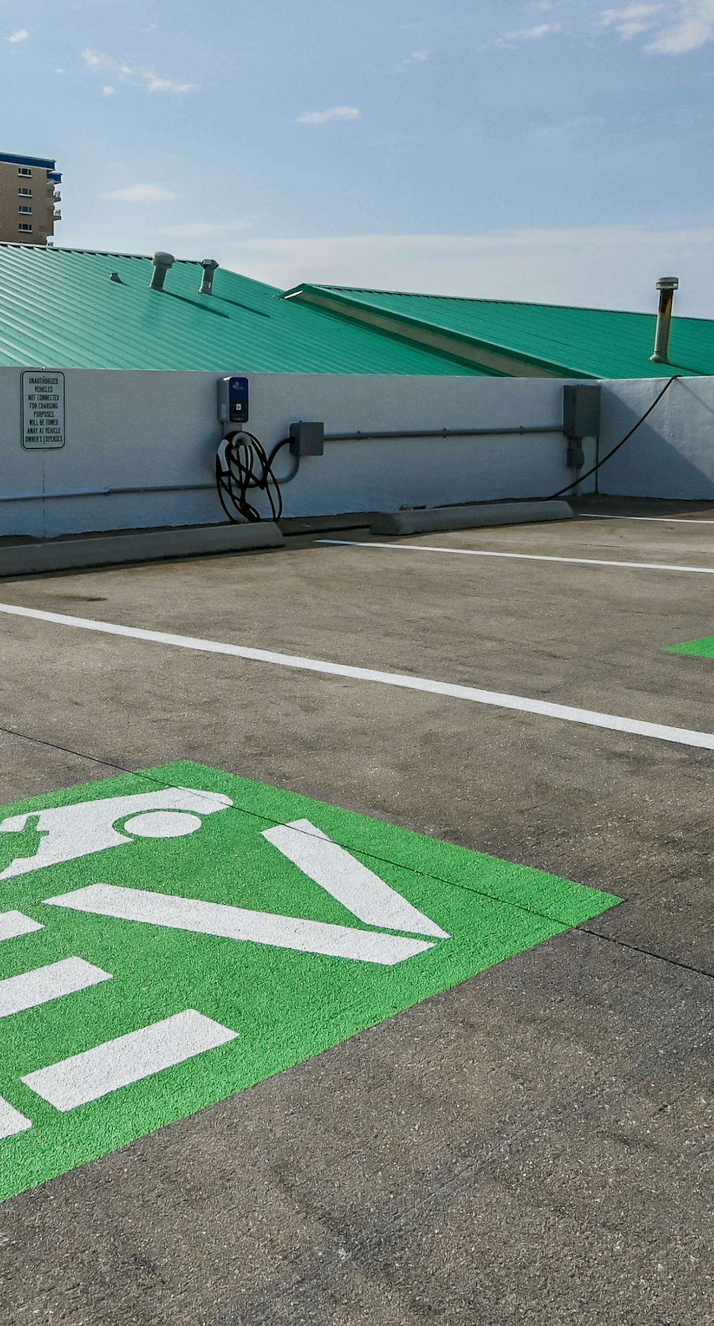 Gulf-front condo with pools, hot tubs, gym, beach access & scenic balcony