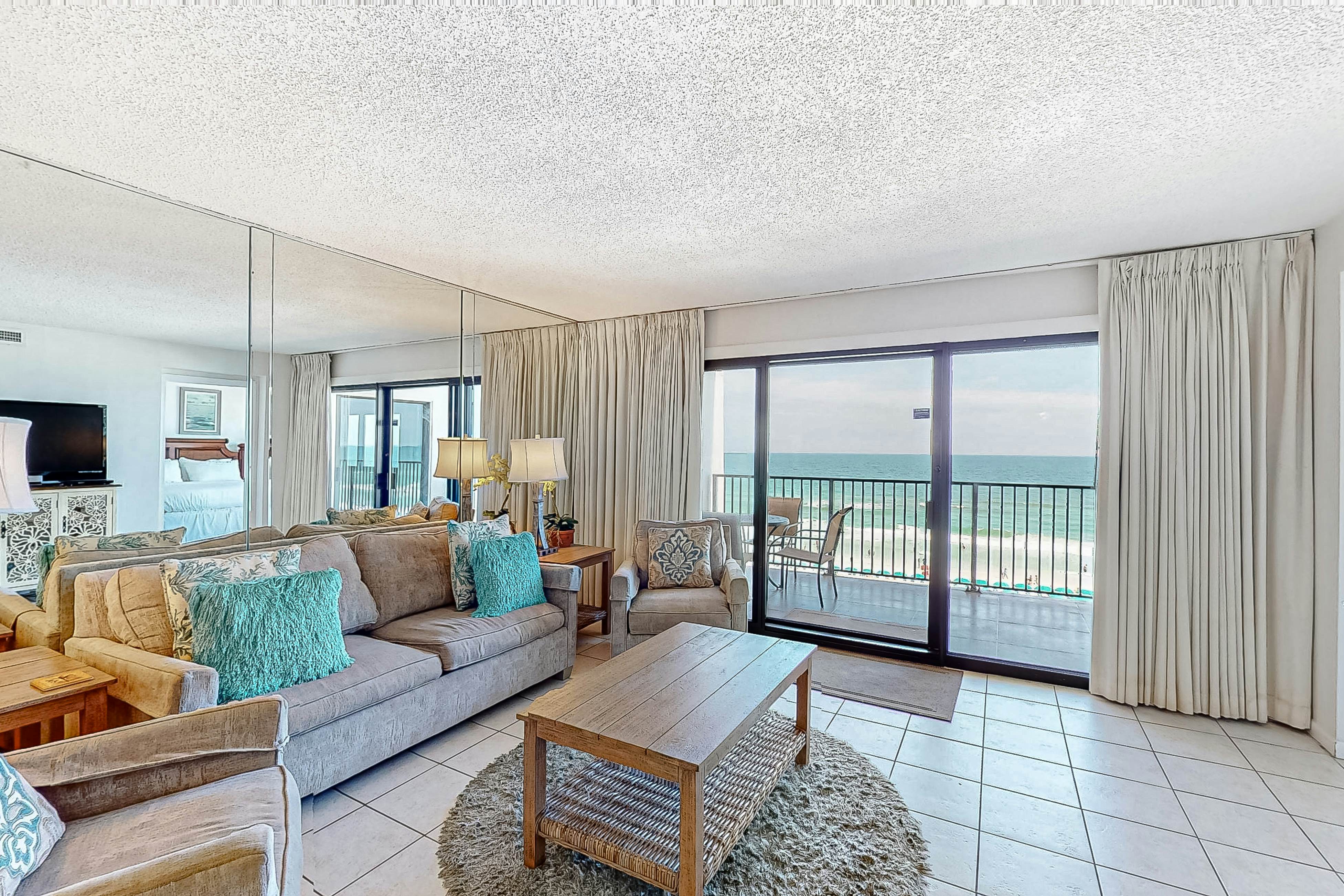 6th-Floor oceanfront condo with pool, sauna, fitness room, cozy balcony & W/D