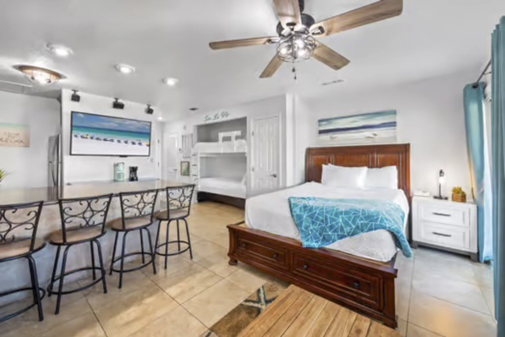 Beachside dog-friendly retreat with pools, hot tub, golf & beach service