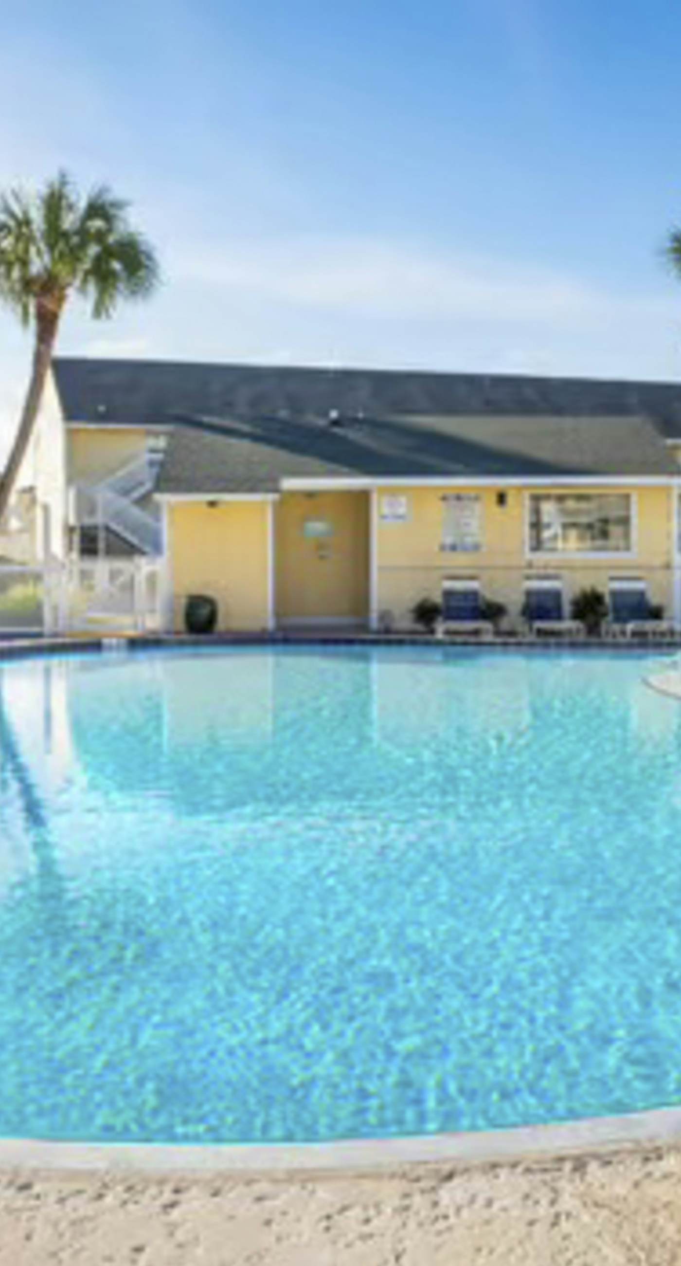 Beachside dog-friendly retreat with pools, hot tub, golf & beach service
