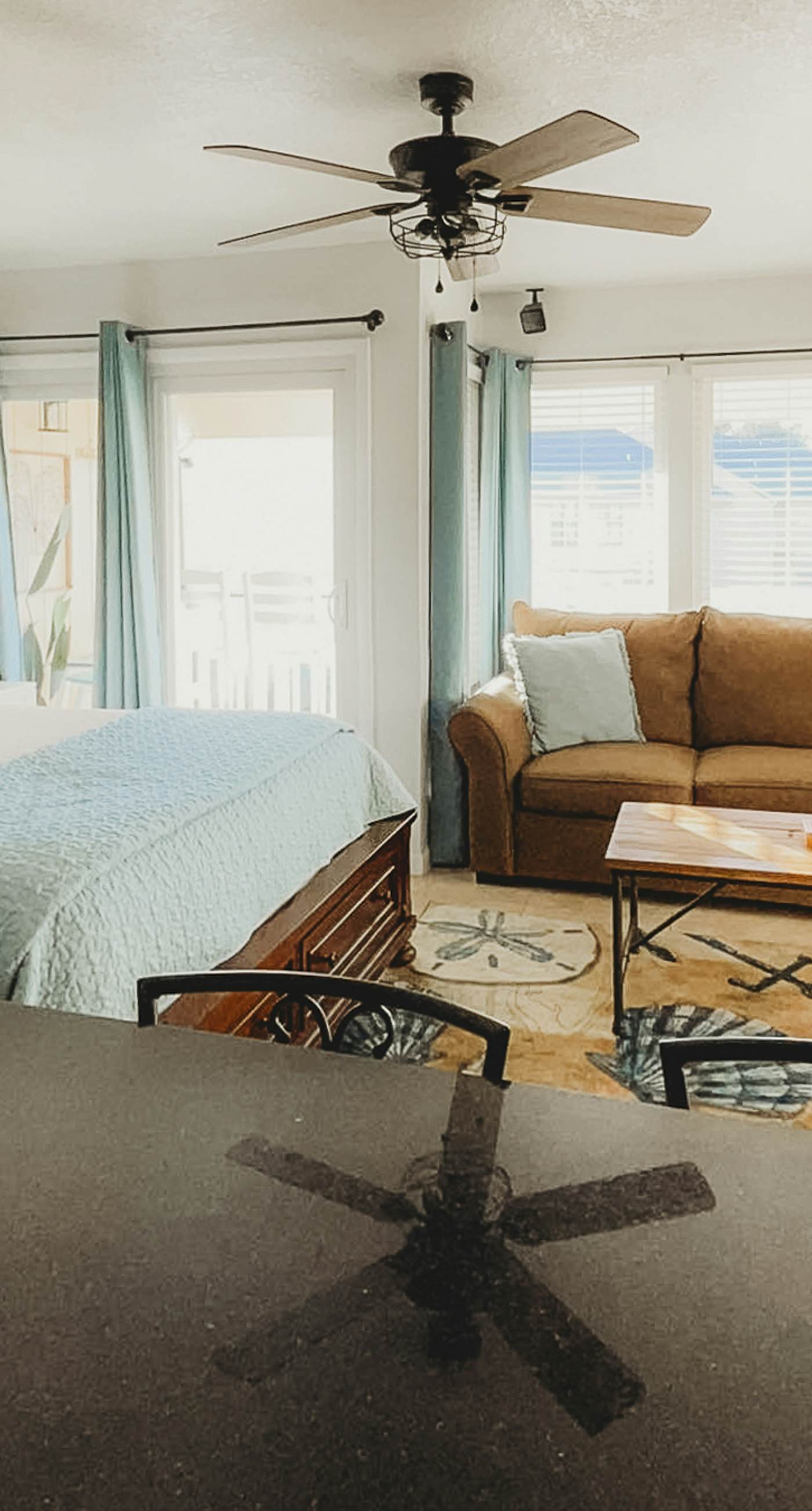 Beachside dog-friendly retreat with pools, hot tub, golf & beach service