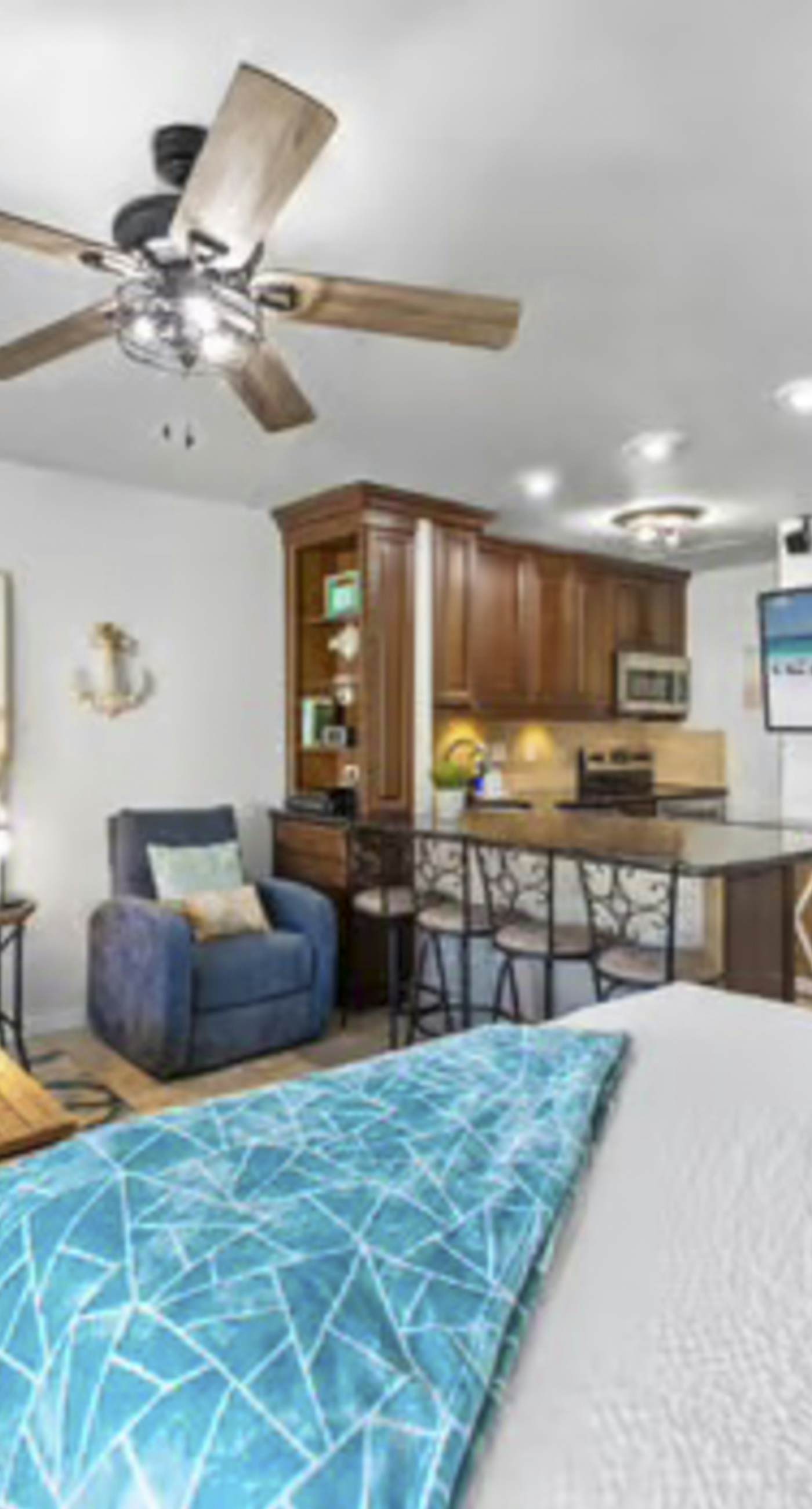 Beachside dog-friendly retreat with pools, hot tub, golf & beach service