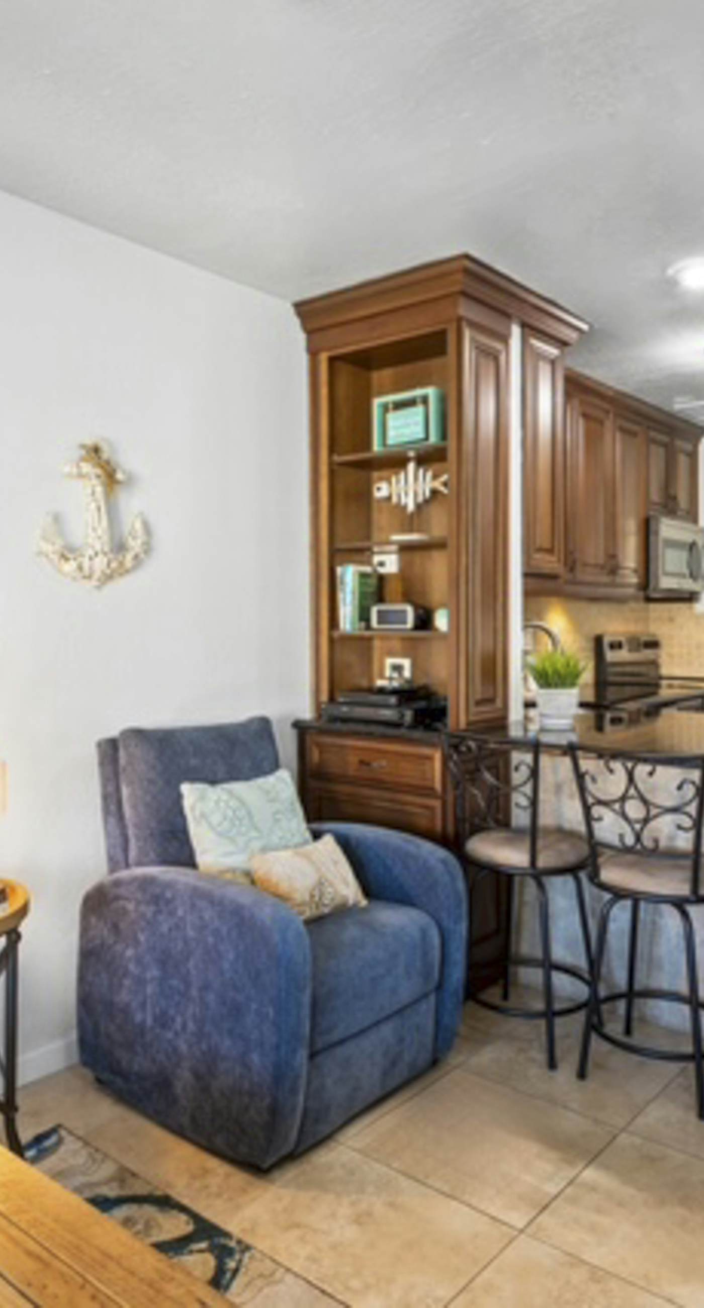 Beachside dog-friendly retreat with pools, hot tub, golf & beach service