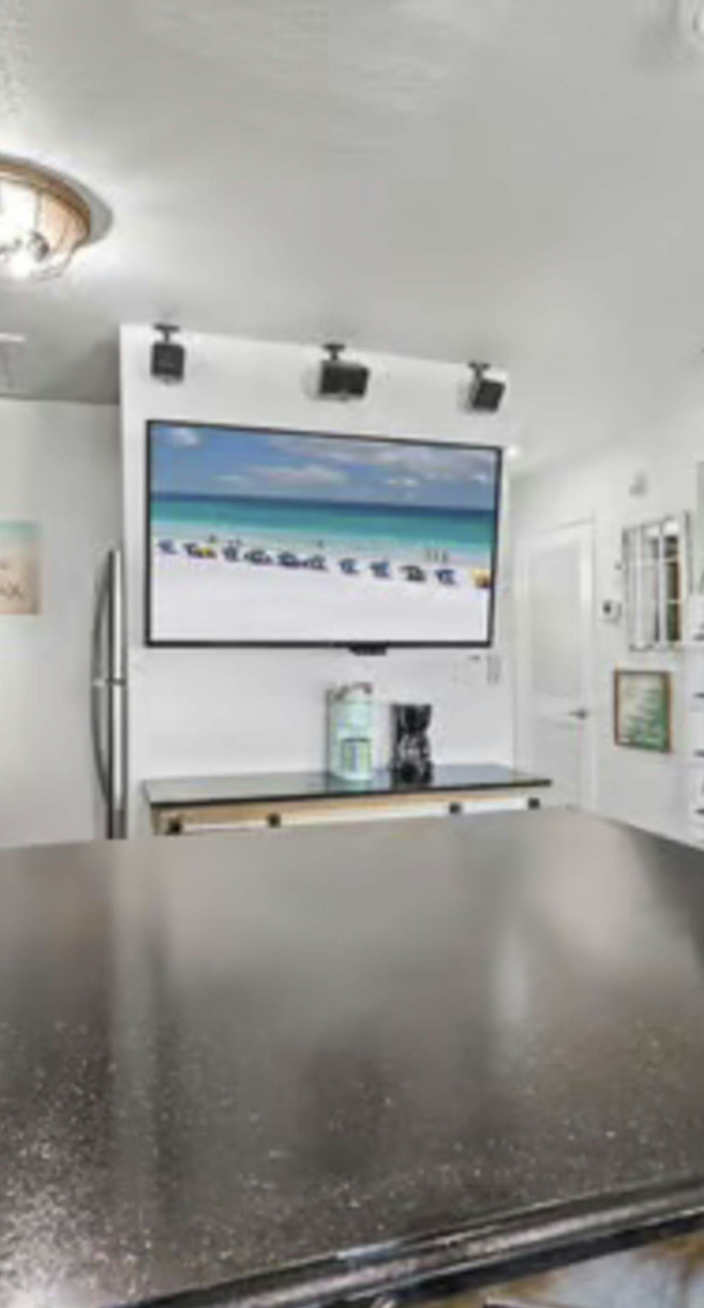 Beachside dog-friendly retreat with pools, hot tub, golf & beach service