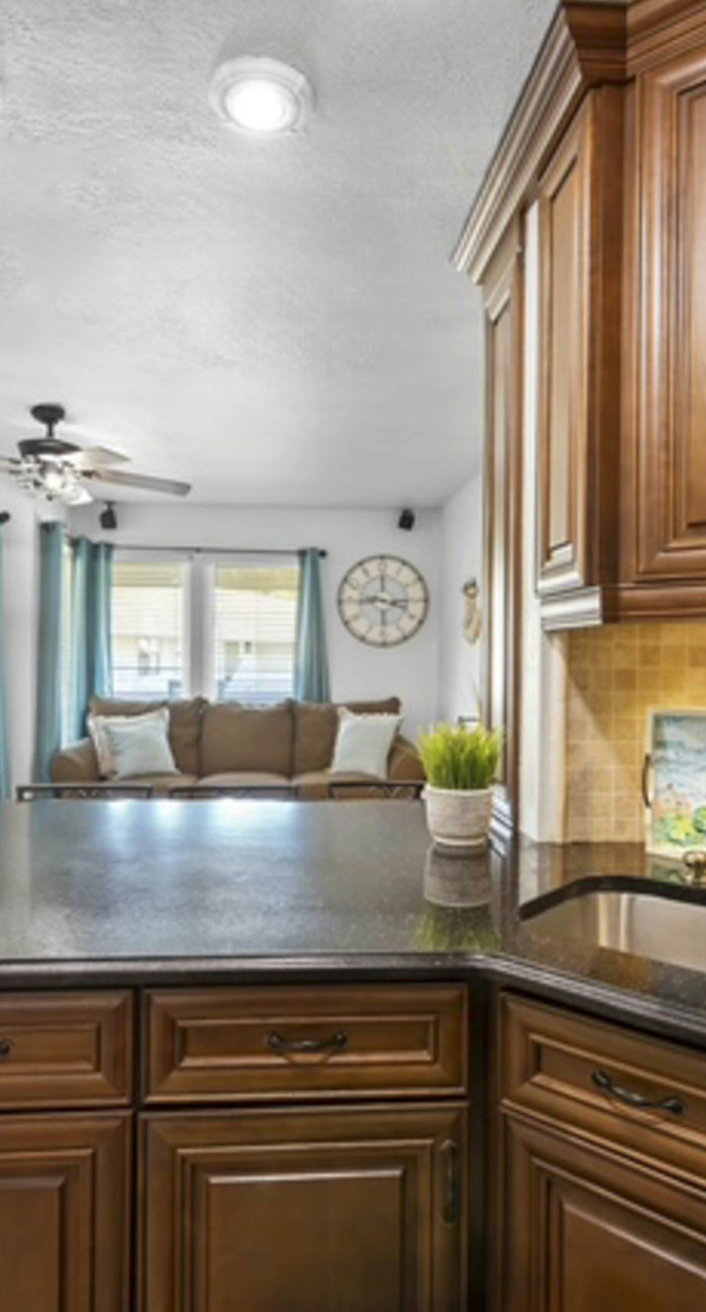 Beachside dog-friendly retreat with pools, hot tub, golf & beach service