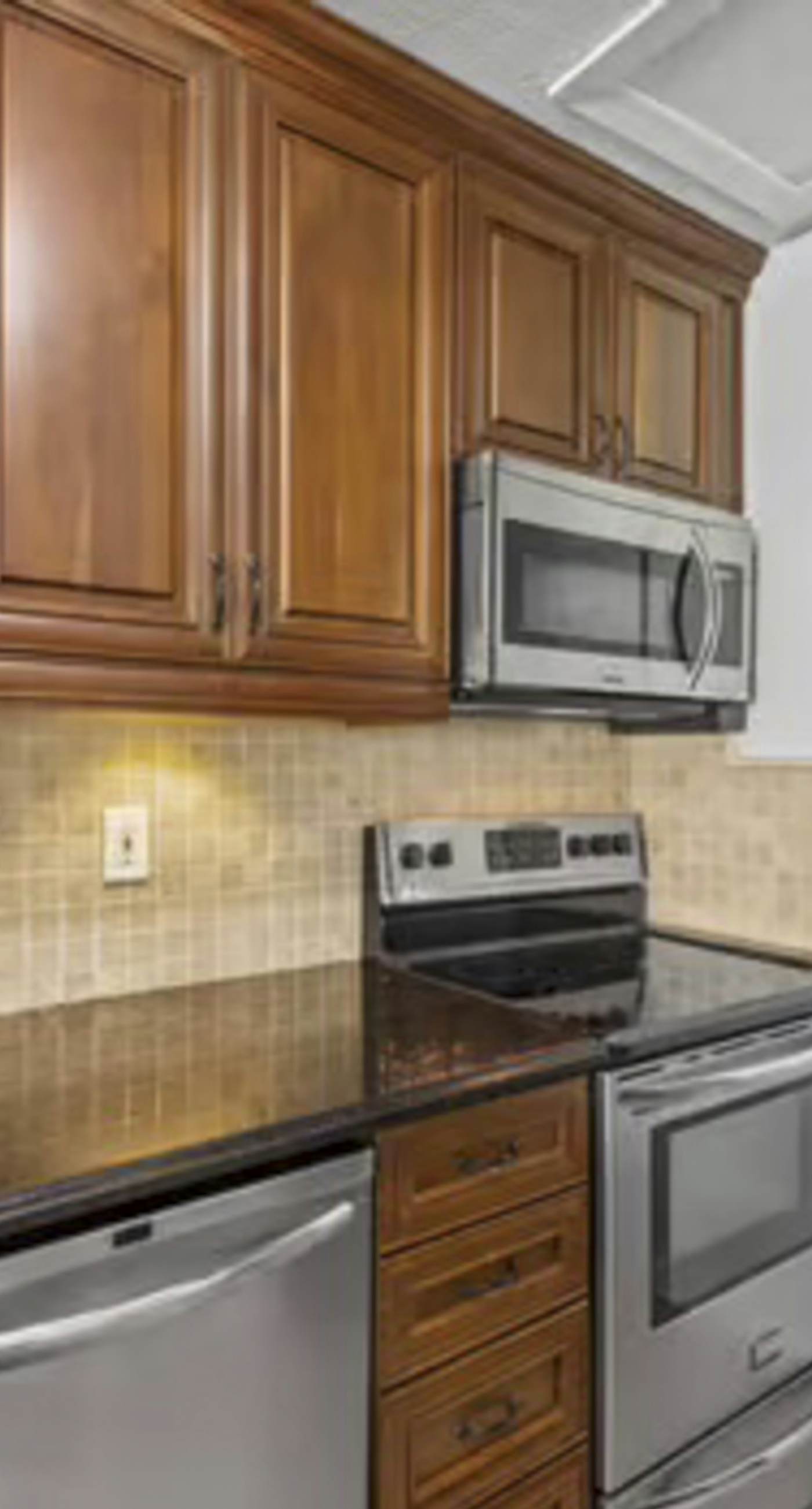 Beachside dog-friendly retreat with pools, hot tub, golf & beach service