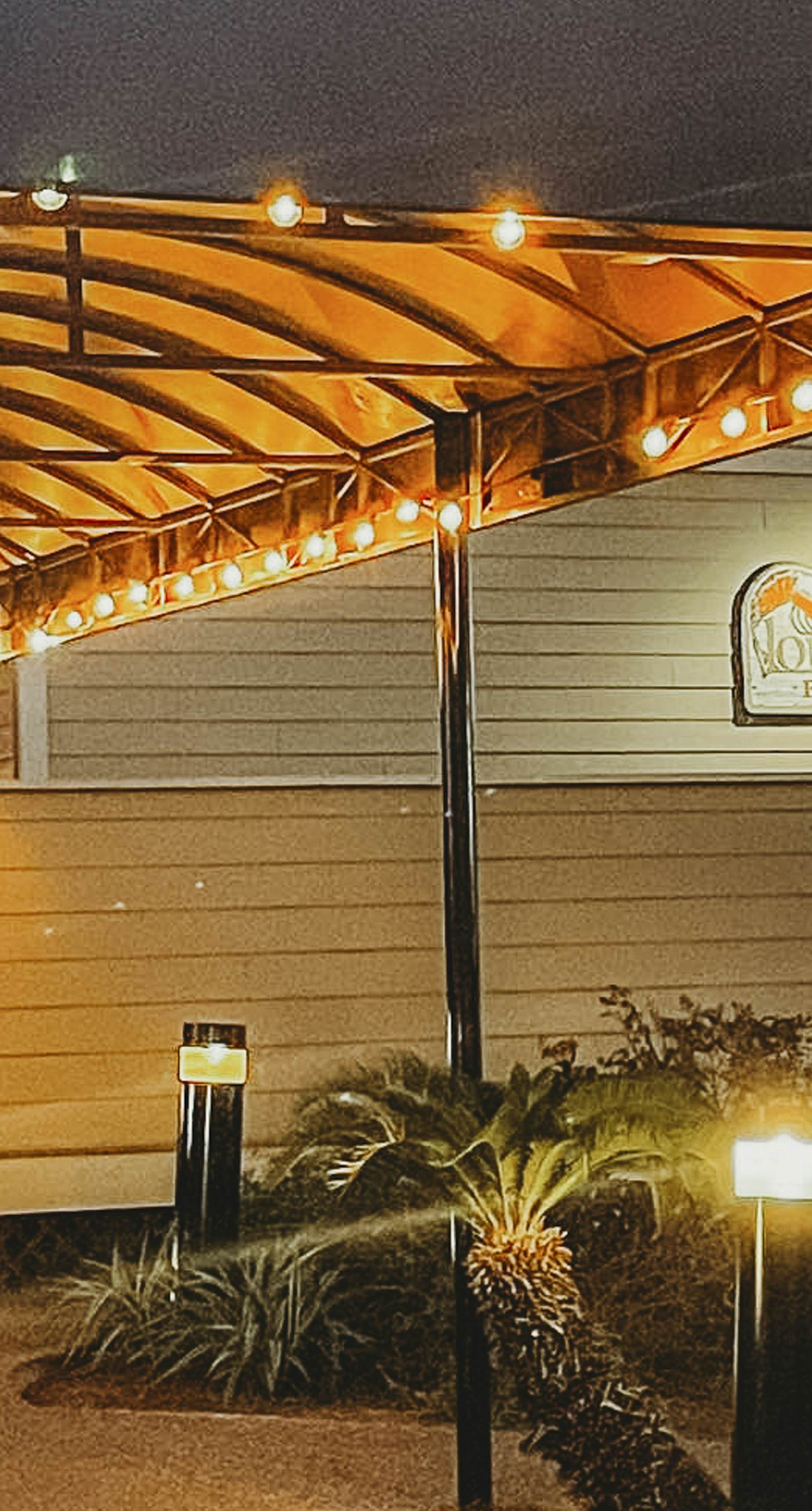 Beachside dog-friendly retreat with pools, hot tub, golf & beach service