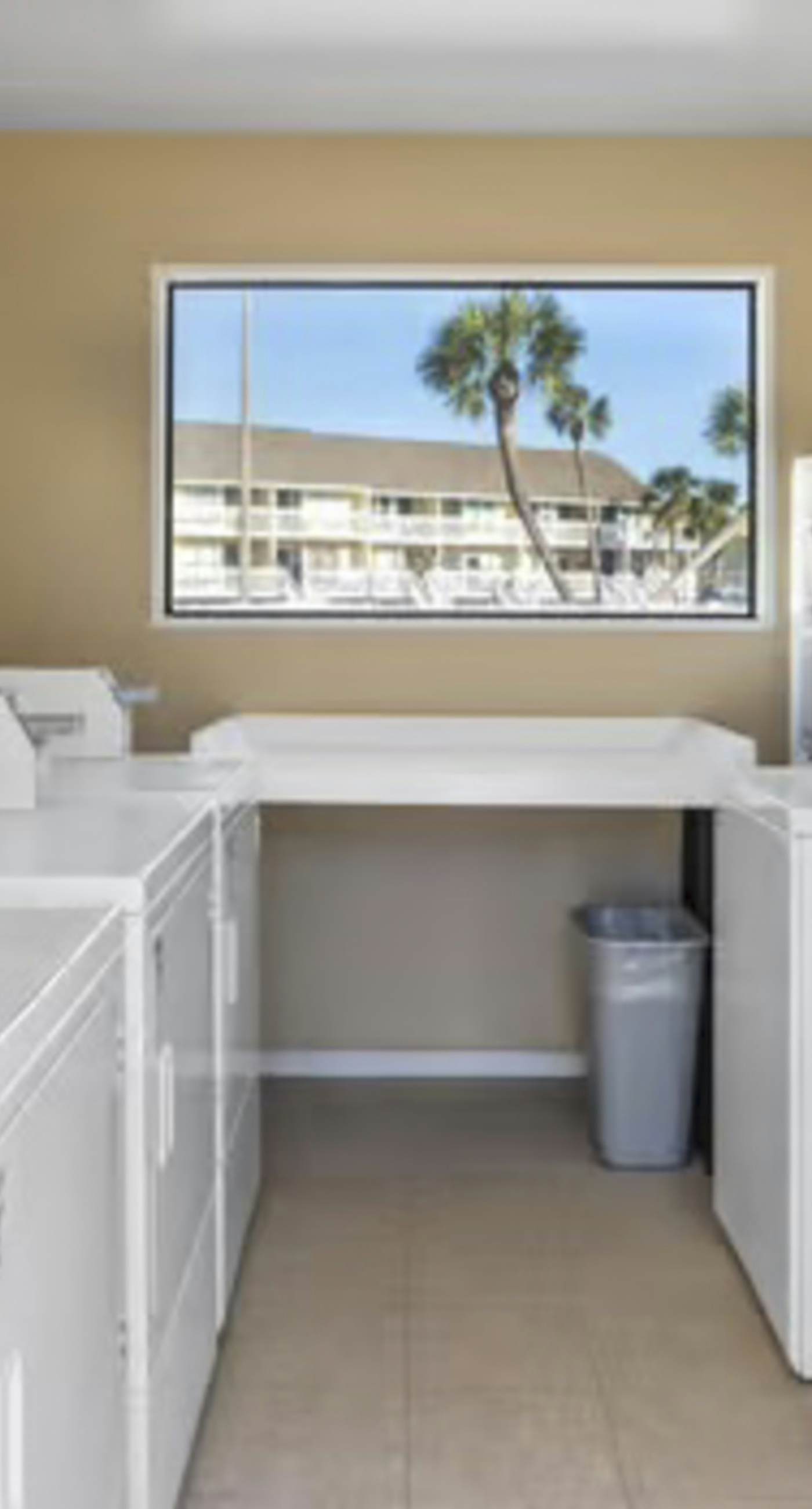 Beachside dog-friendly retreat with pools, hot tub, golf & beach service