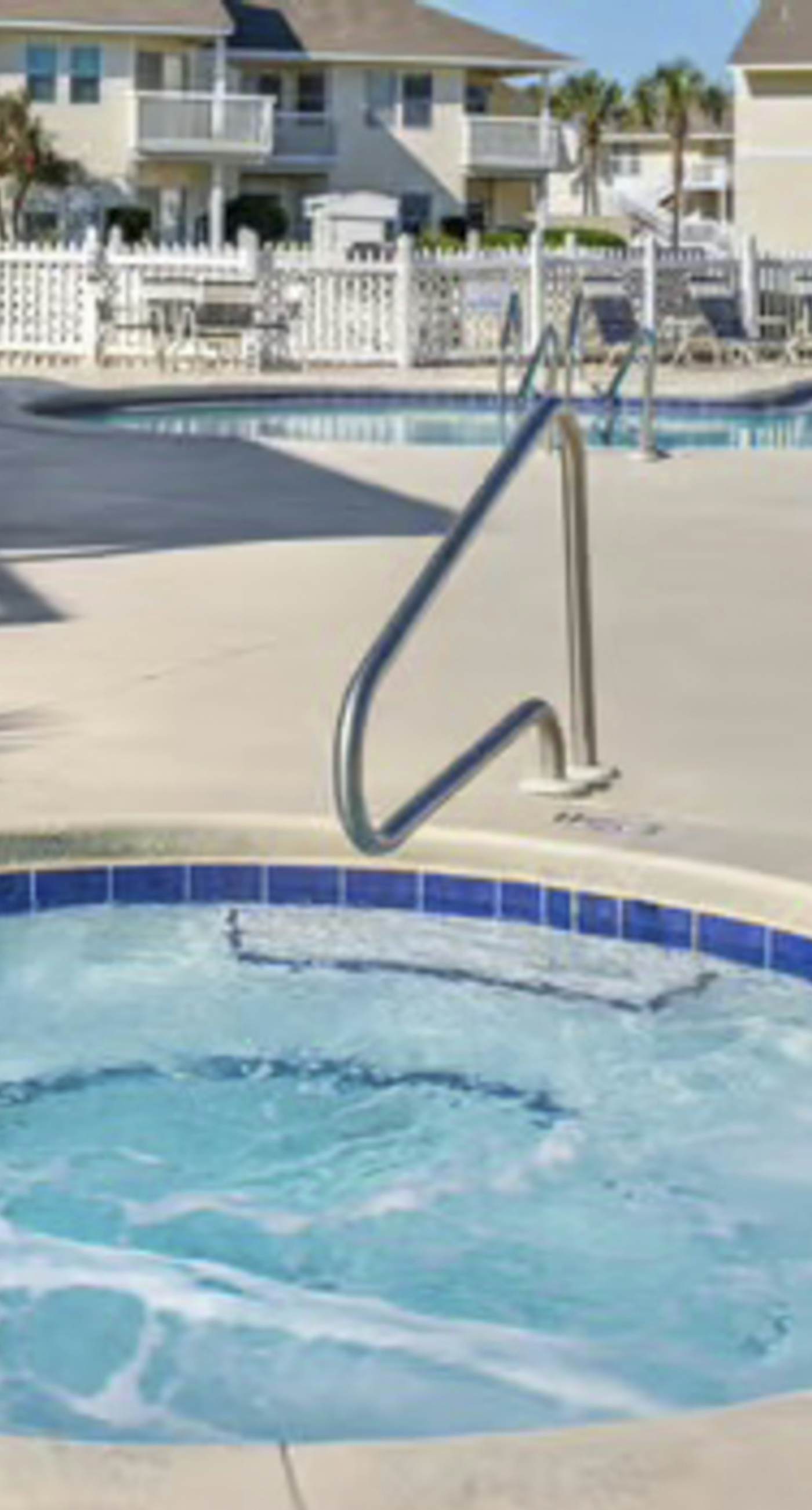 Beachside dog-friendly retreat with pools, hot tub, golf & beach service