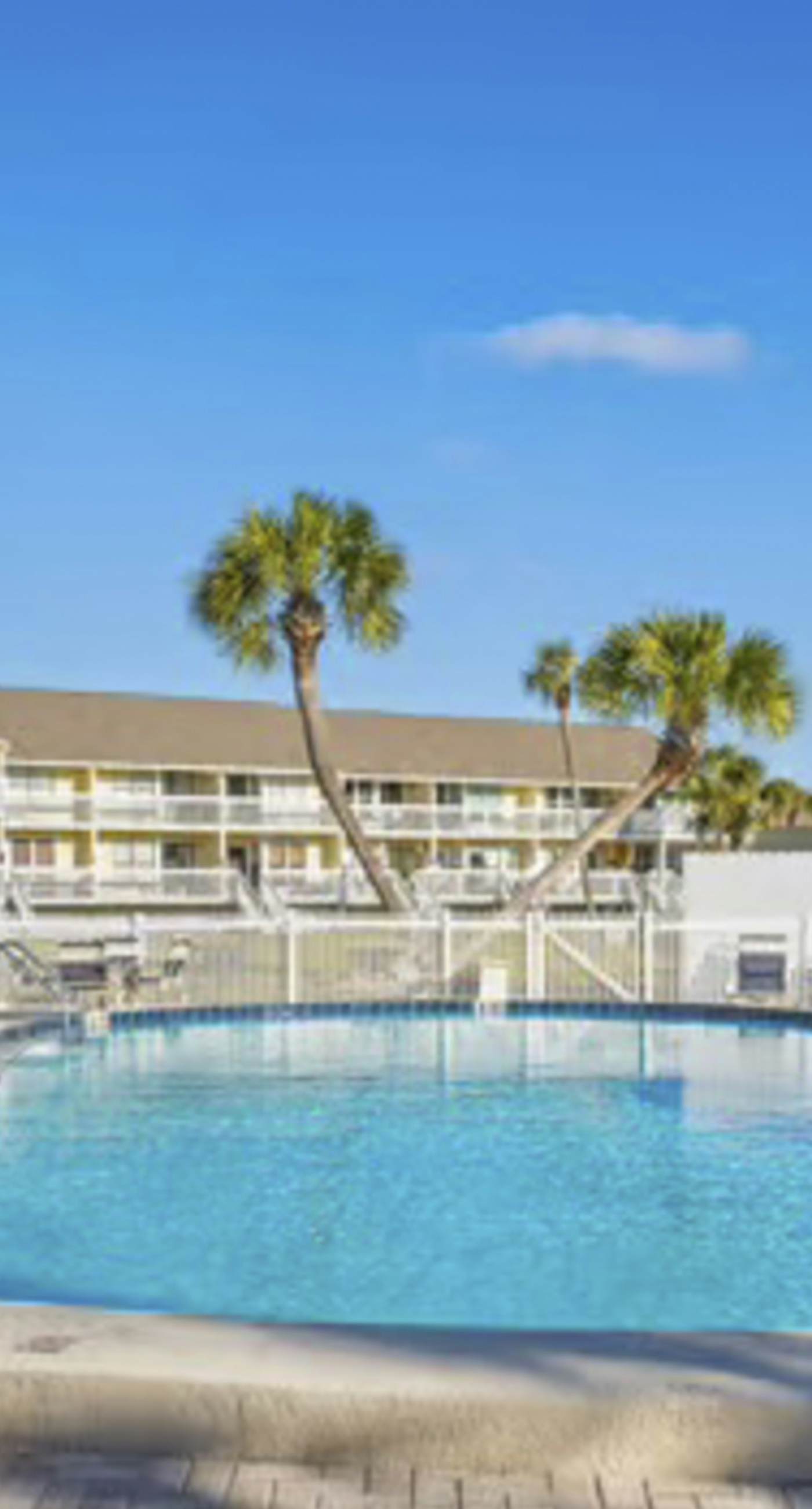 Beachside dog-friendly retreat with pools, hot tub, golf & beach service