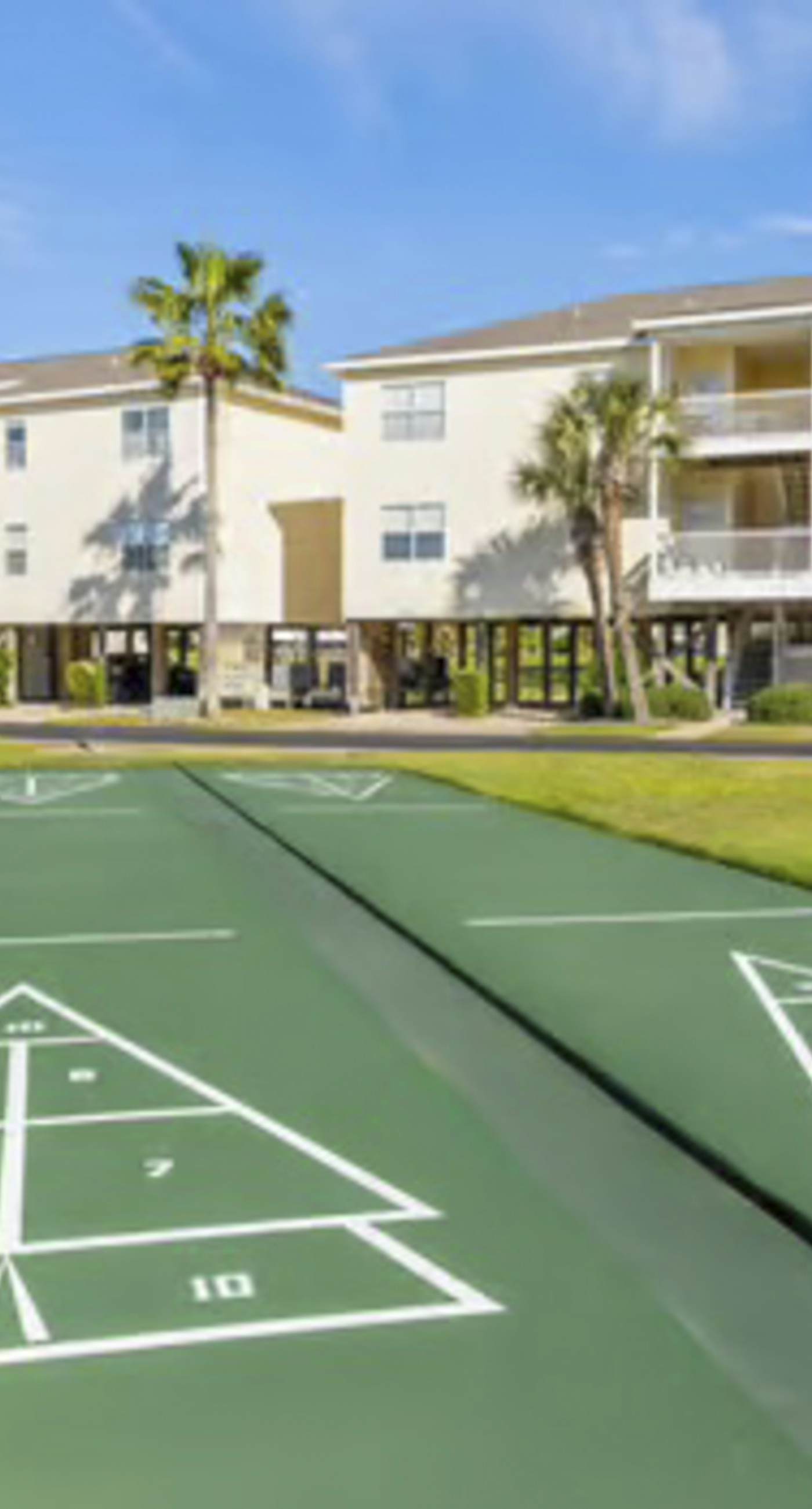 Beachside dog-friendly retreat with pools, hot tub, golf & beach service