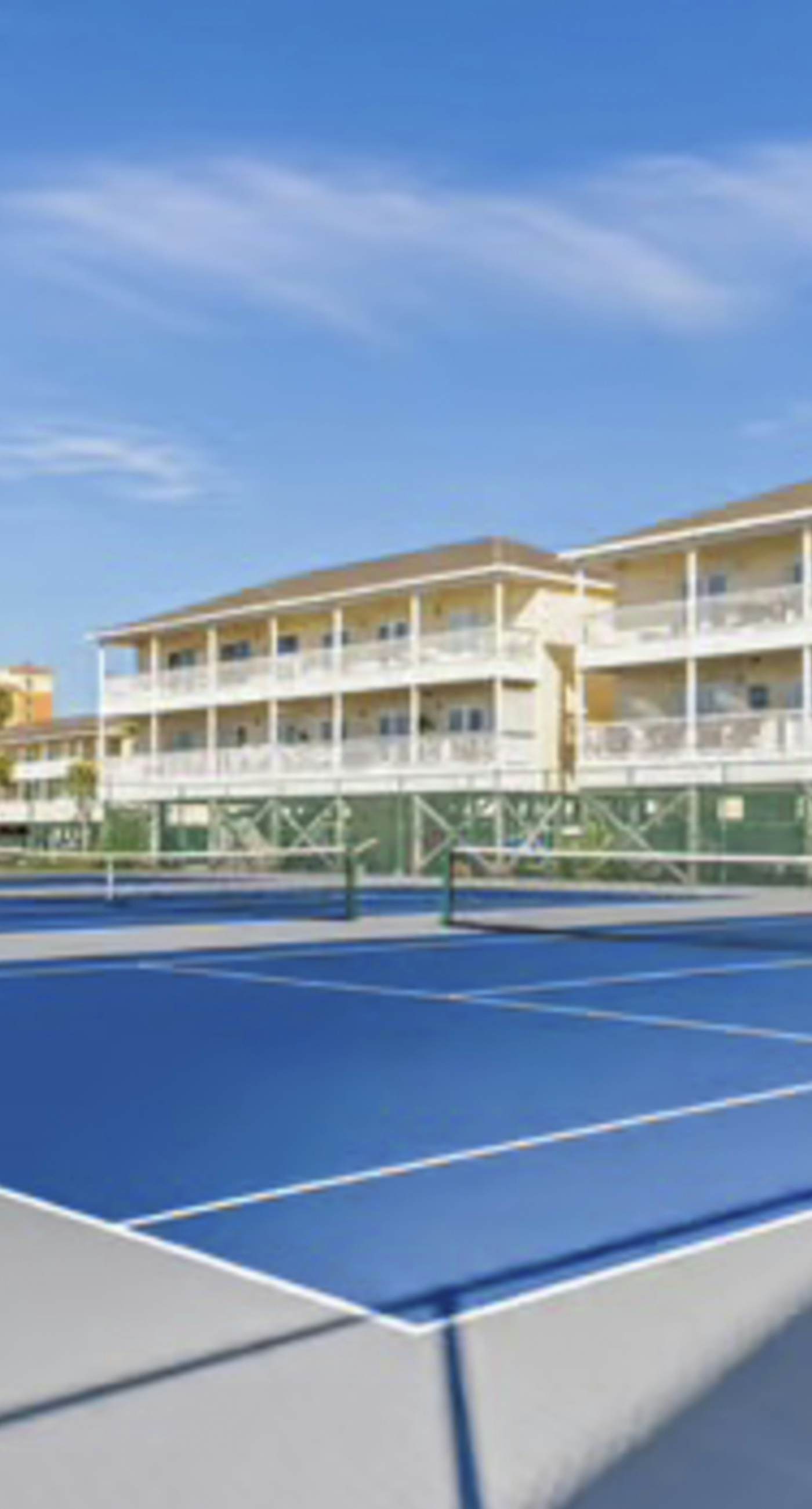 Beachside dog-friendly retreat with pools, hot tub, golf & beach service