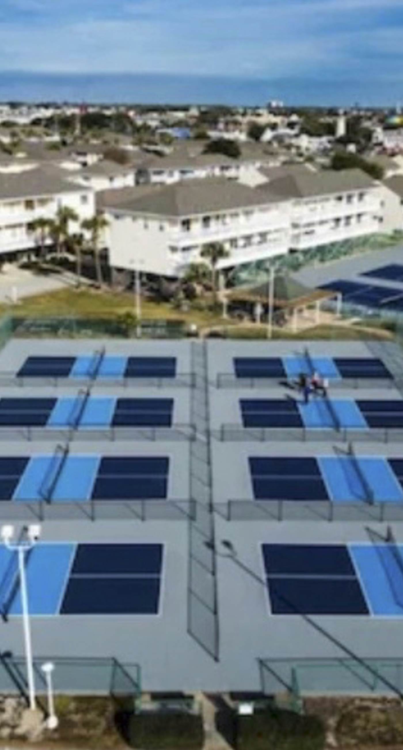 Beachside dog-friendly retreat with pools, hot tub, golf & beach service