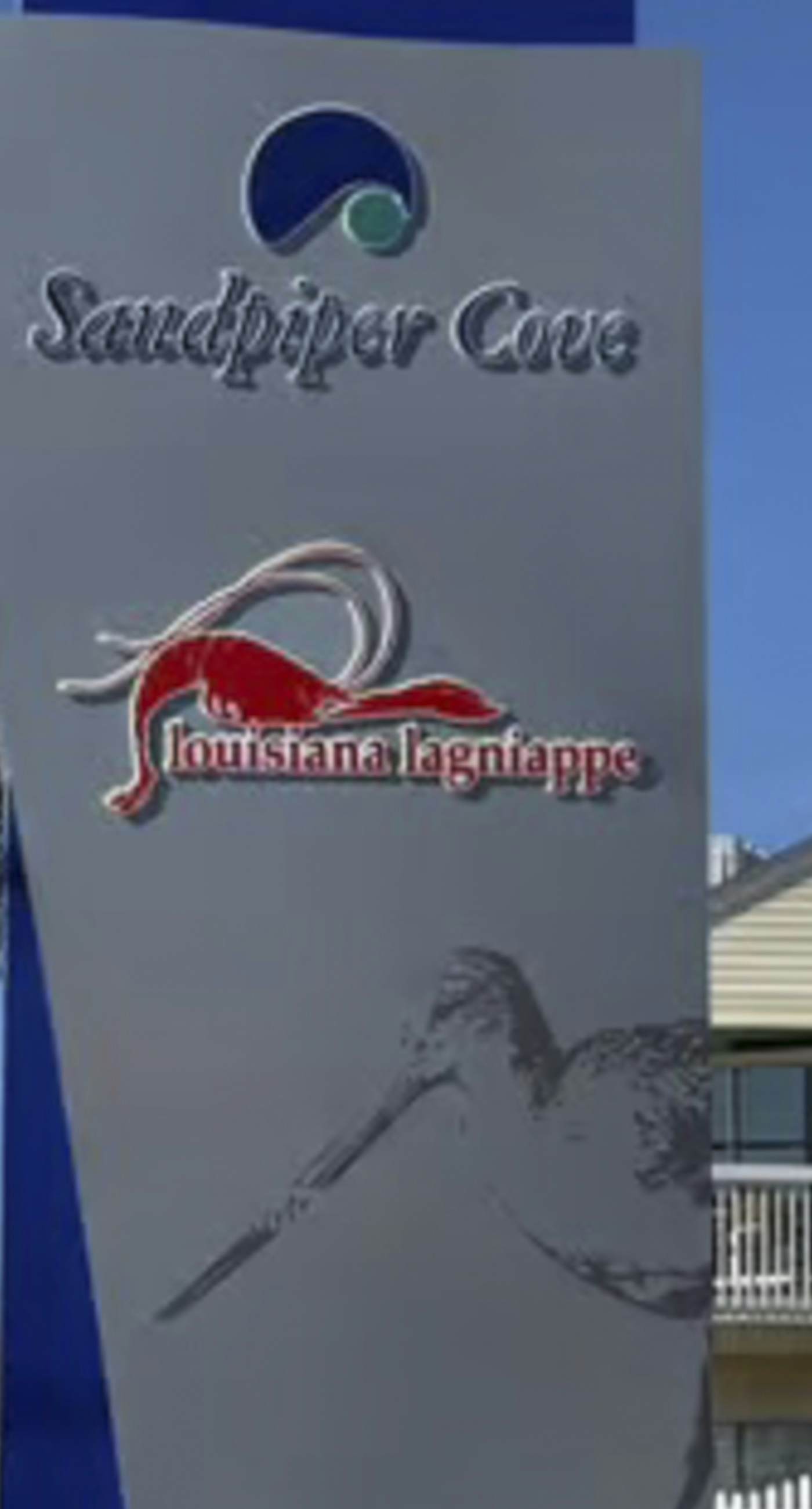 Beachside dog-friendly retreat with pools, hot tub, golf & beach service