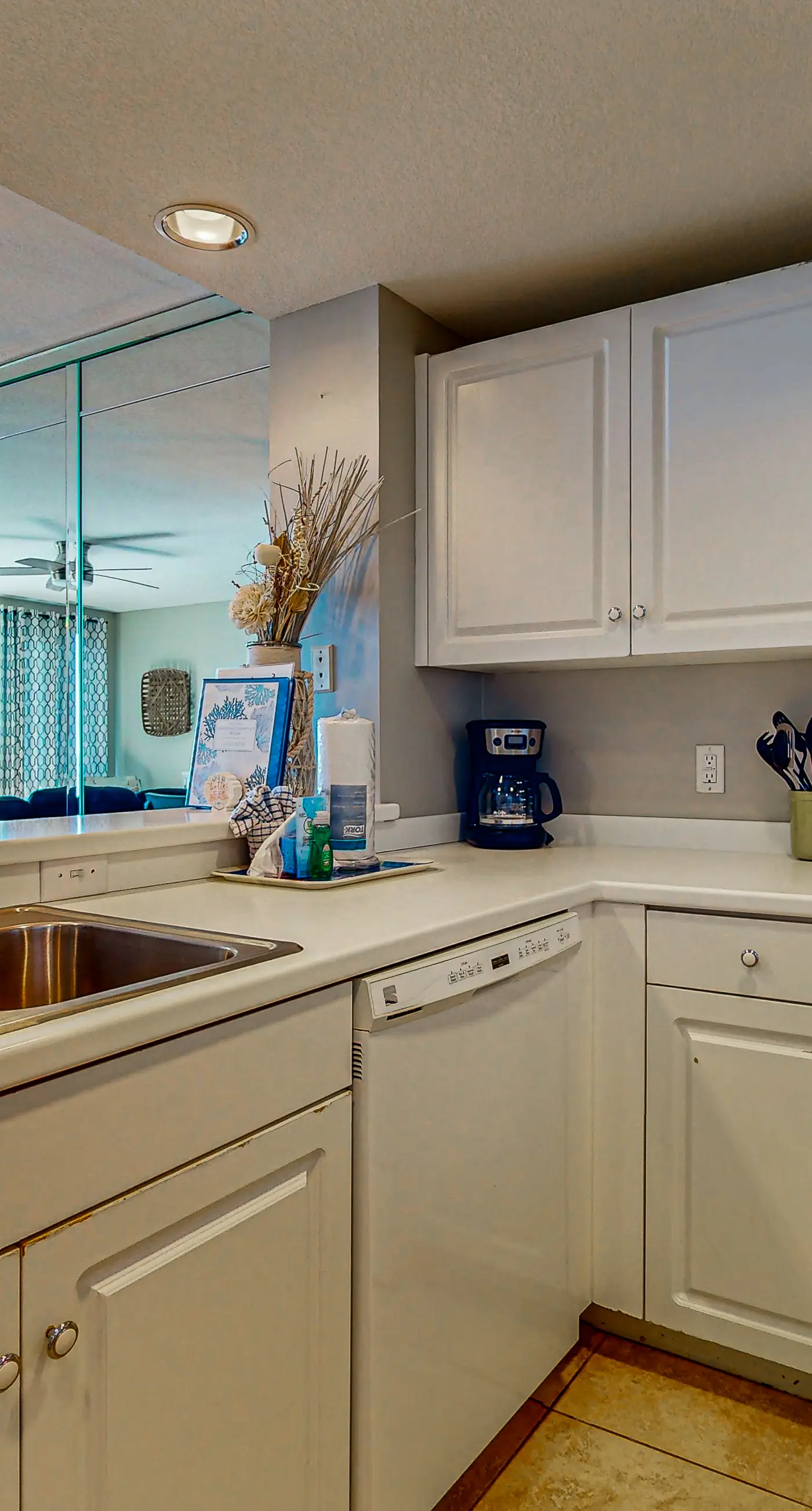 Ocean-view 5th-floor condo with heated outdoor pool, gym, balcony, BBQ area