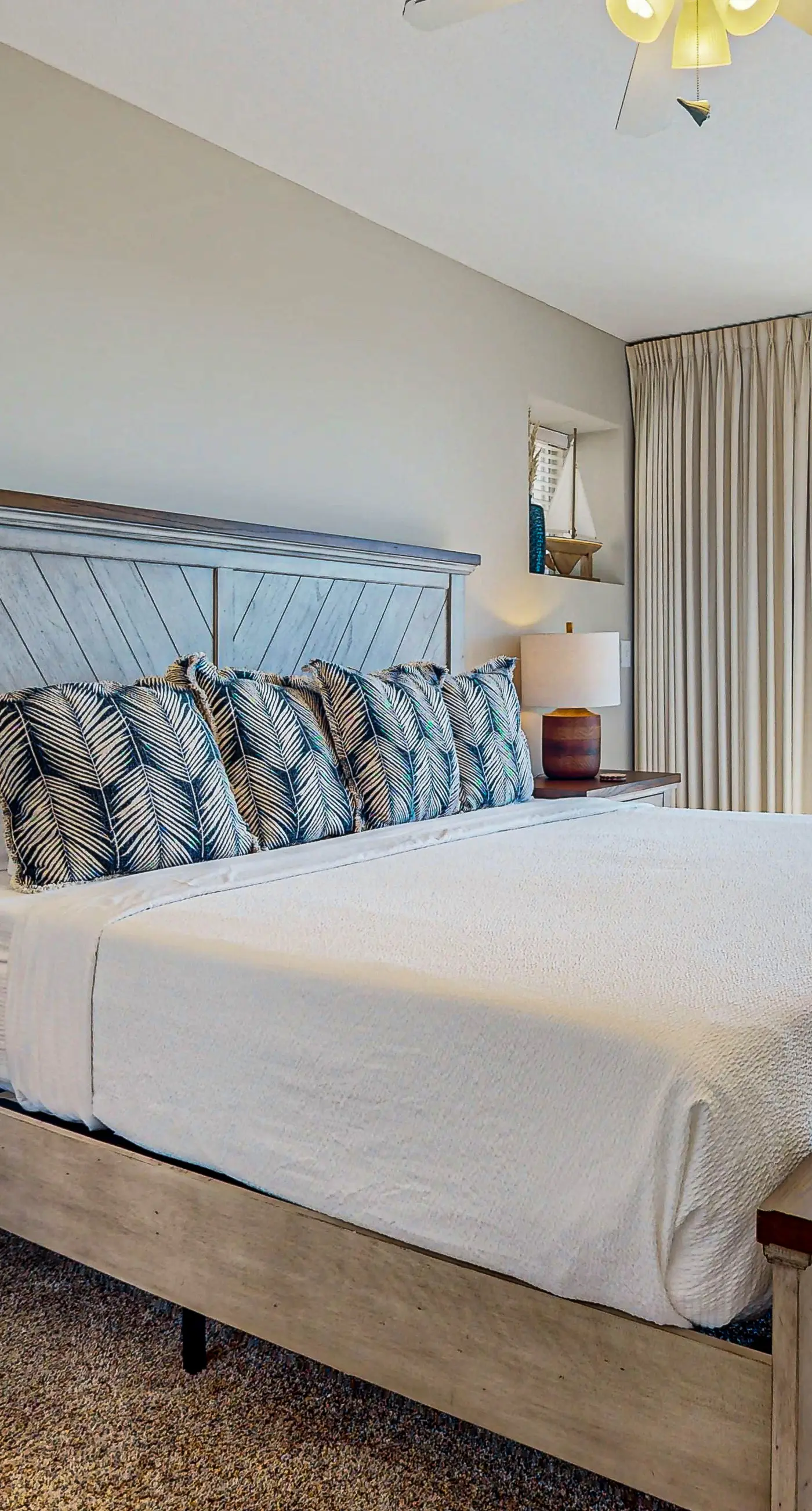Ocean-view 5th-floor condo with heated outdoor pool, gym, balcony, BBQ area