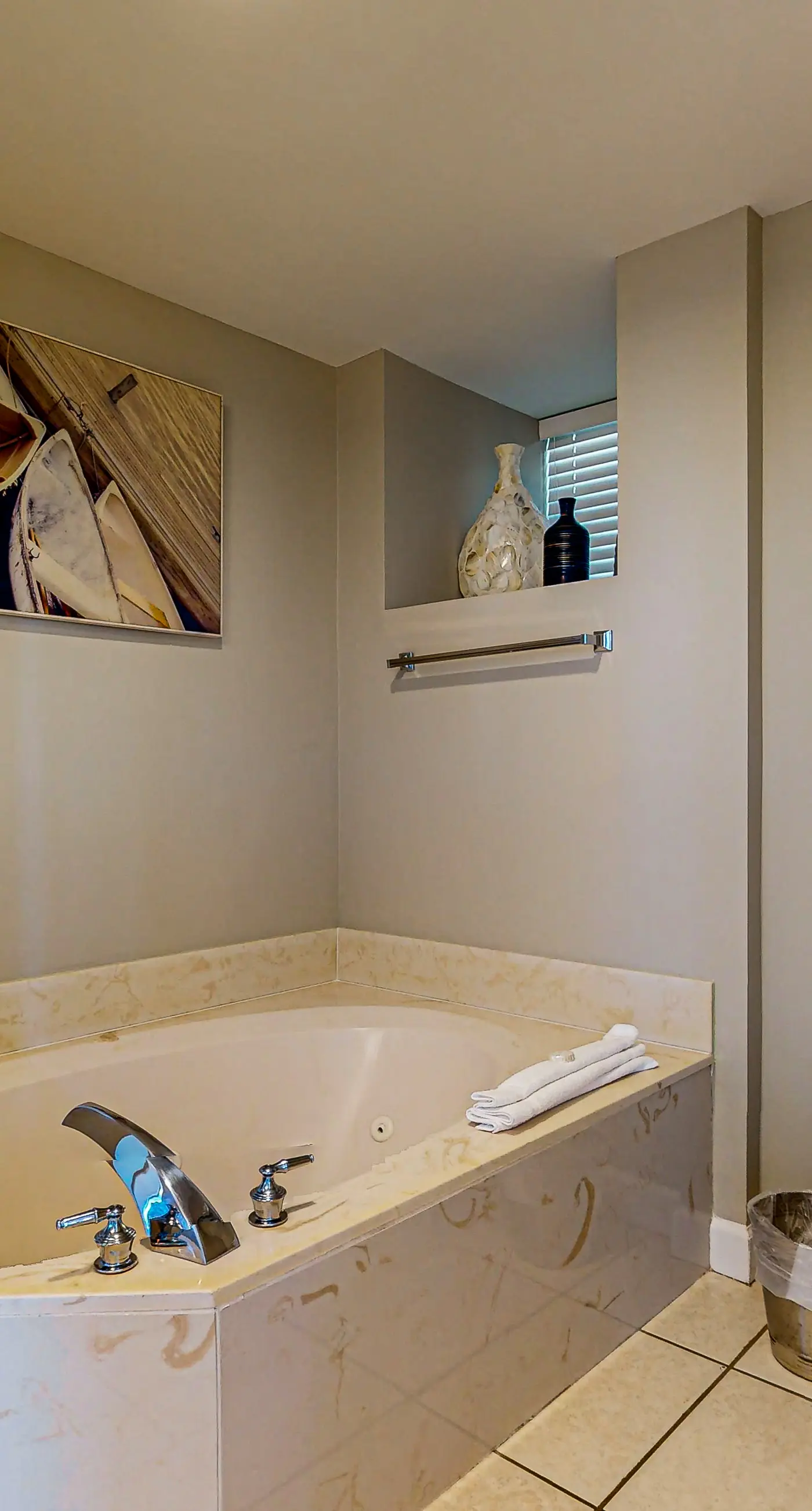 Ocean-view 5th-floor condo with heated outdoor pool, gym, balcony, BBQ area
