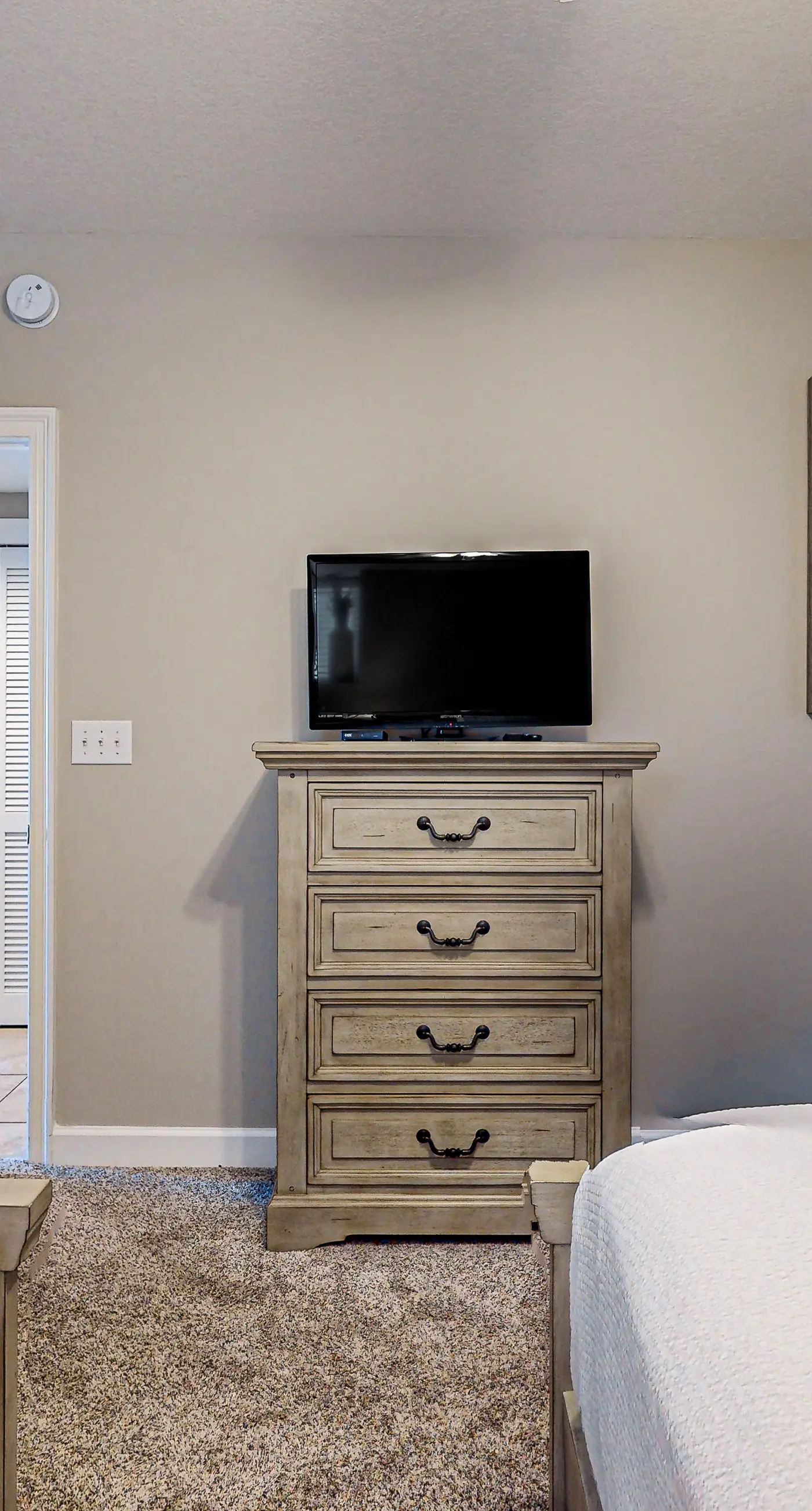 Ocean-view 5th-floor condo with heated outdoor pool, gym, balcony, BBQ area