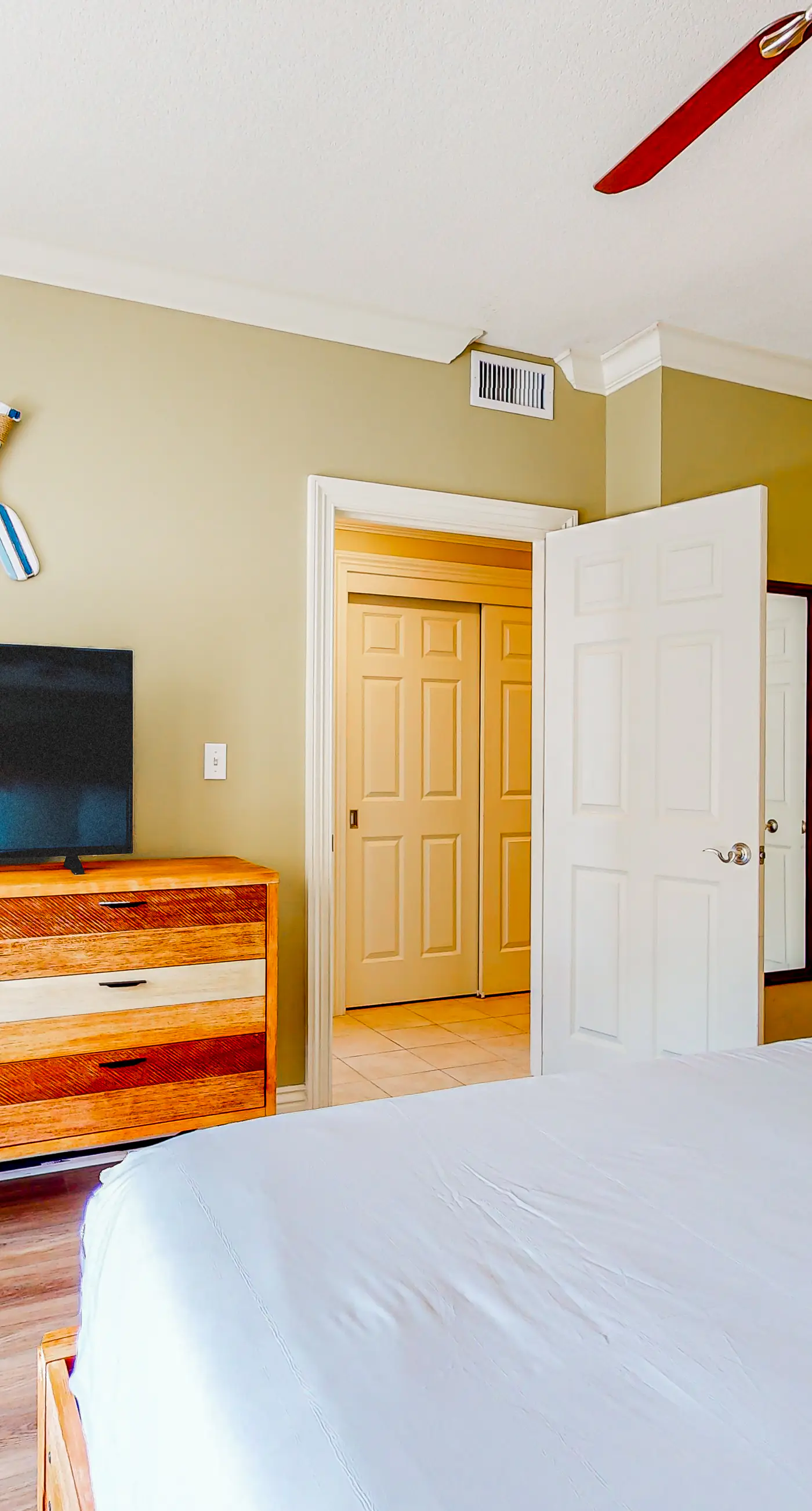 Gulf-view condo with beach access, pool, hot tub, sauna, & private balcony