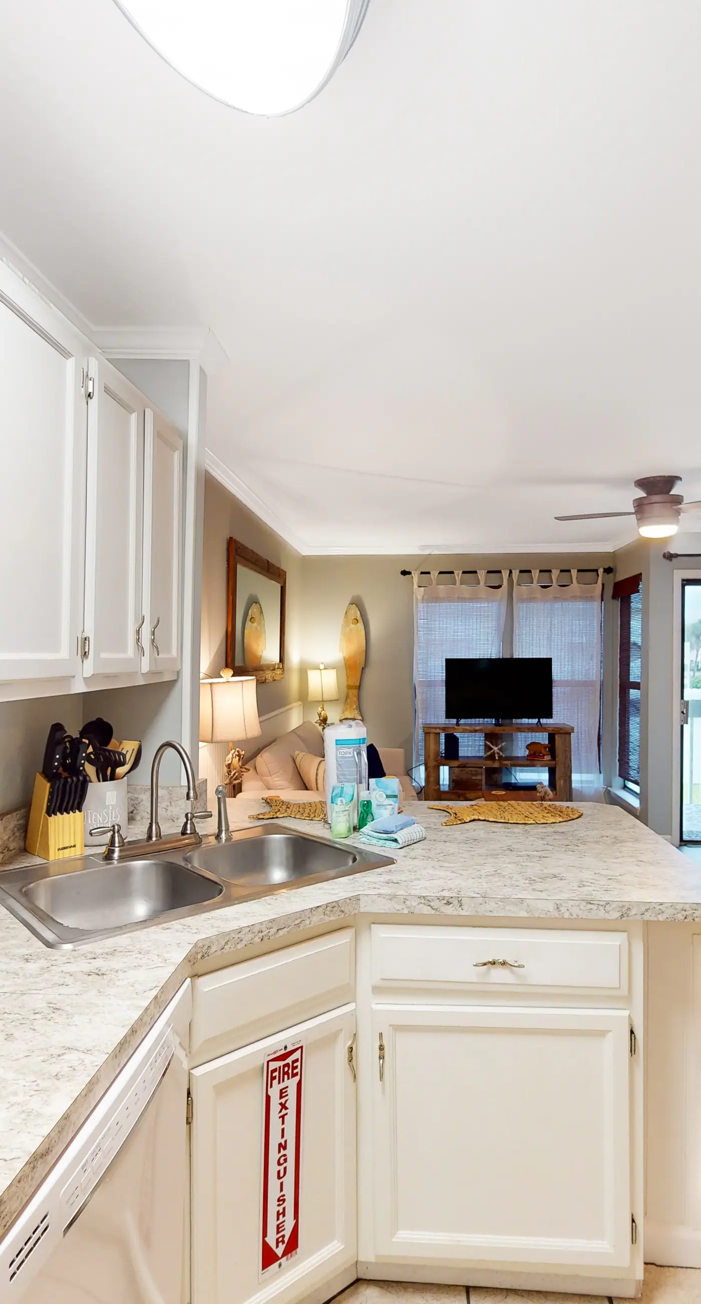 Dog-friendly charming beach condo with pool, hot tub, sauna, deck & water access