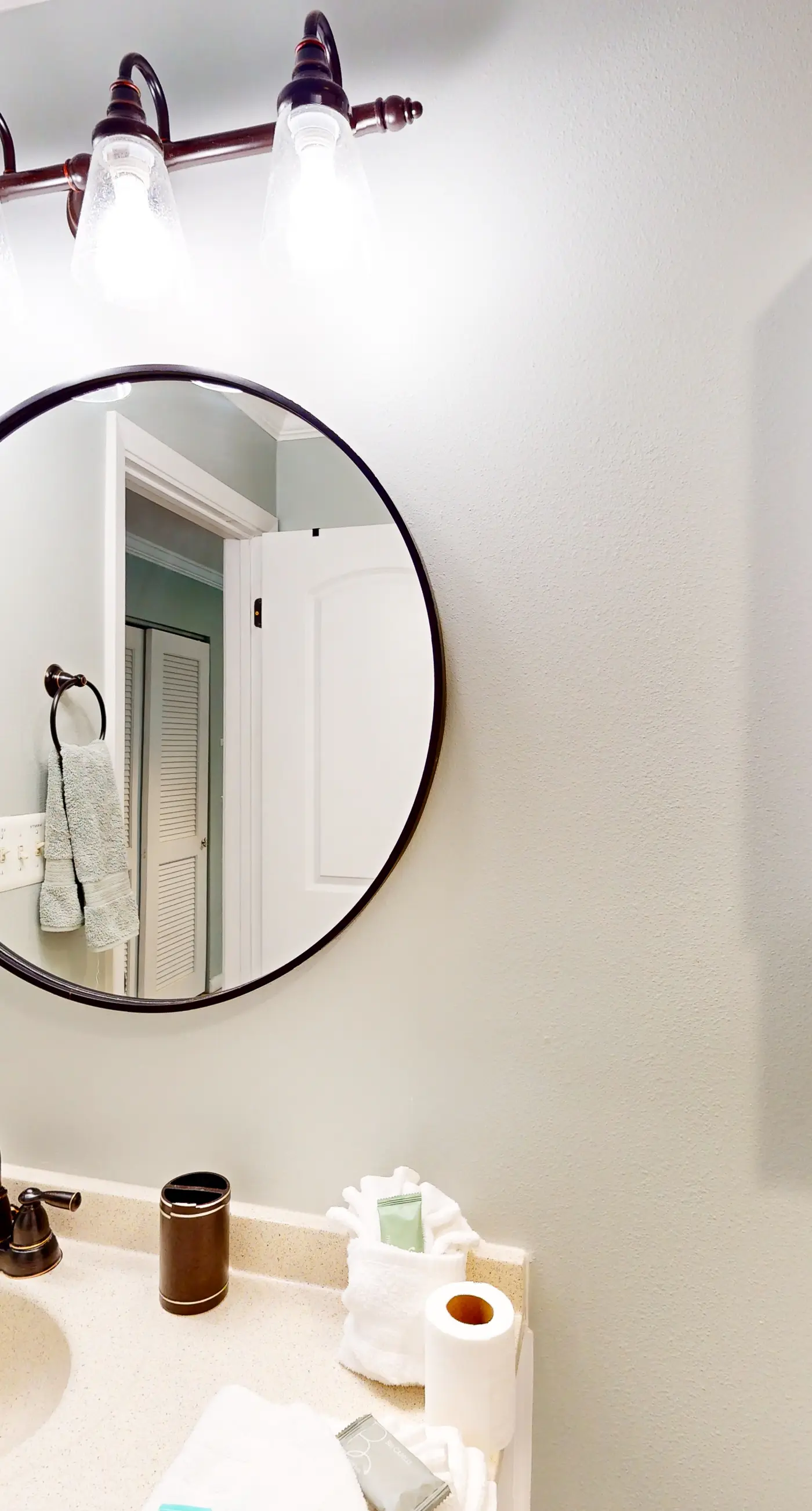 Dog-friendly charming beach condo with pool, hot tub, sauna, deck & water access