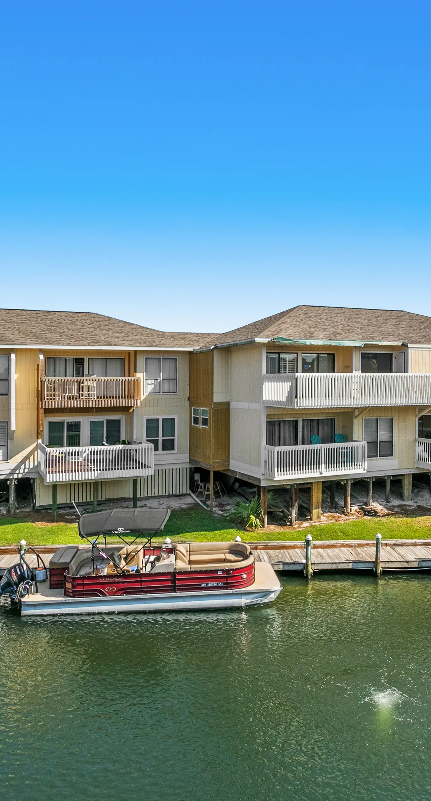 Dog-friendly charming beach condo with pool, hot tub, sauna, deck & water access