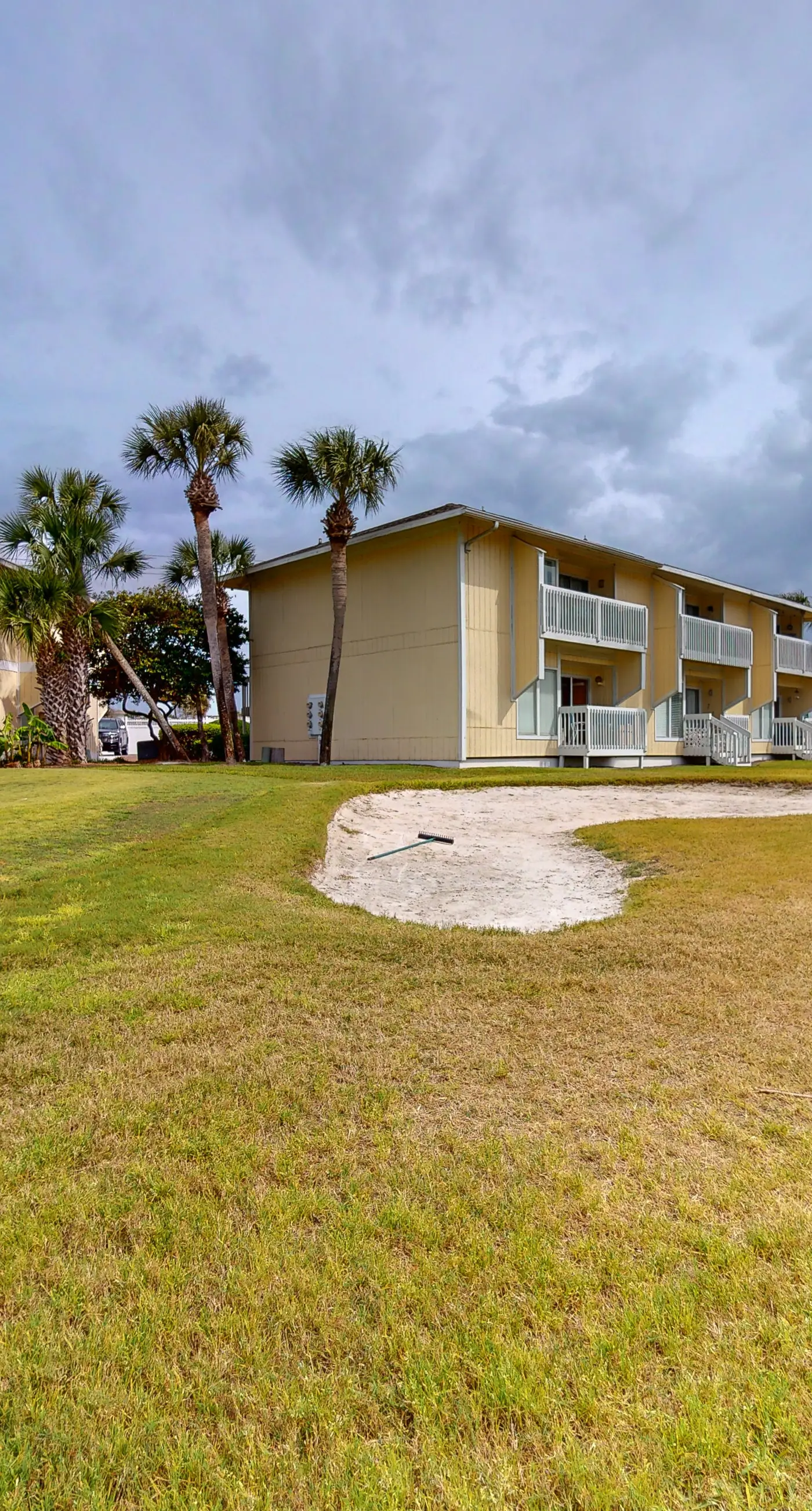 Dog-friendly charming beach condo with pool, hot tub, sauna, deck & water access
