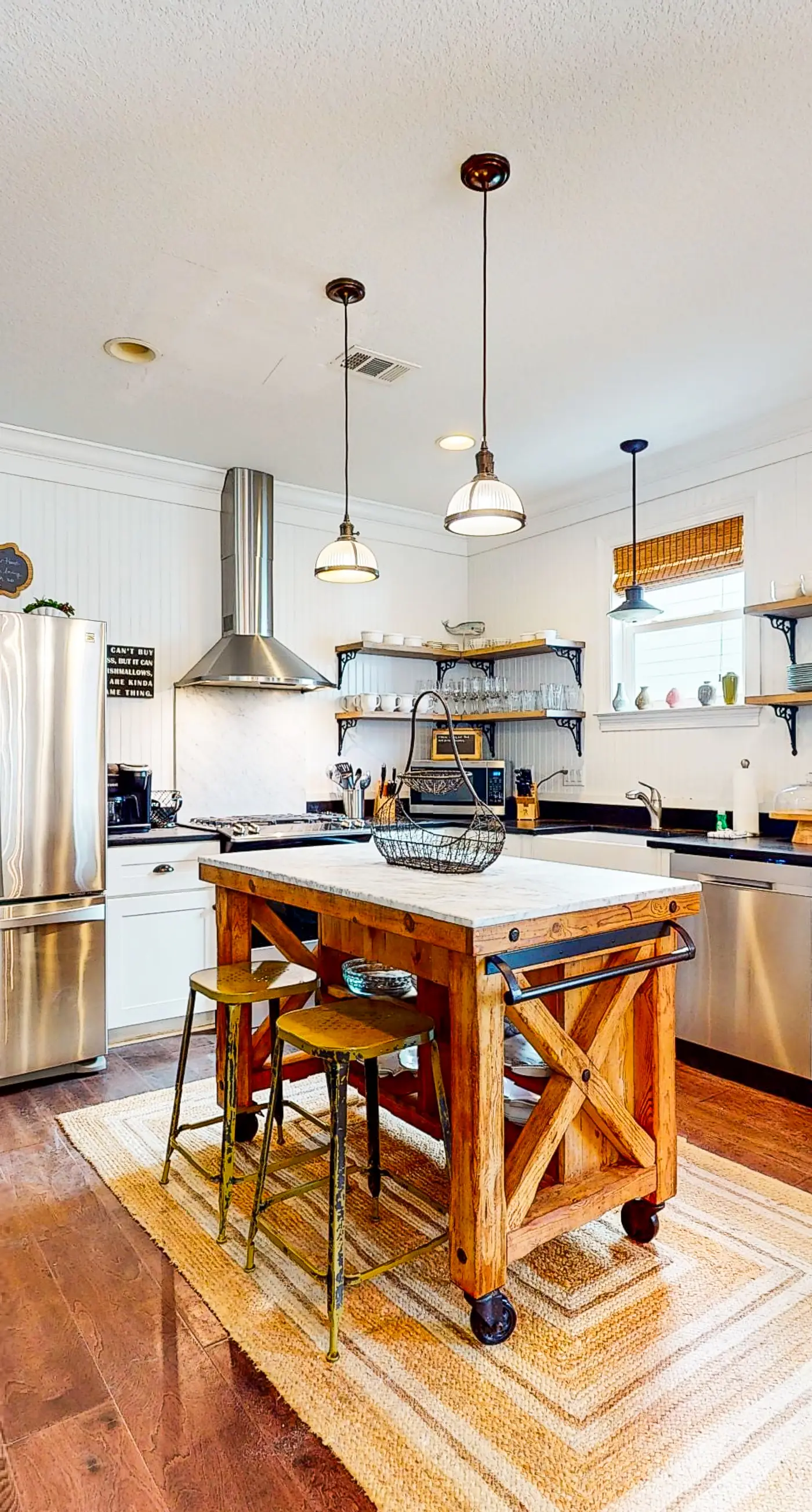 Snowbird-friendly home in gated community with hot tub, pool, balcony, & grill