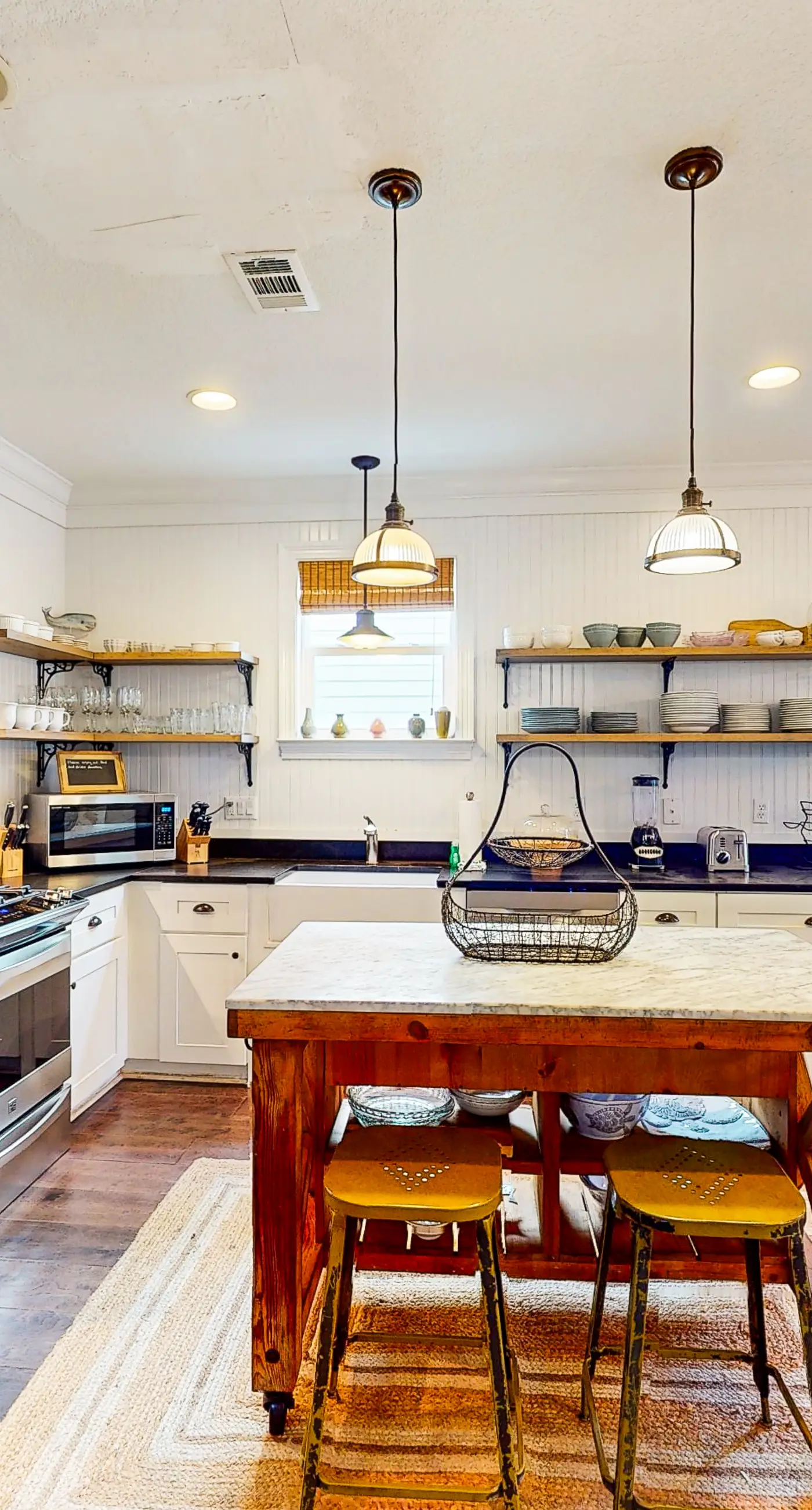 Snowbird-friendly home in gated community with hot tub, pool, balcony, & grill